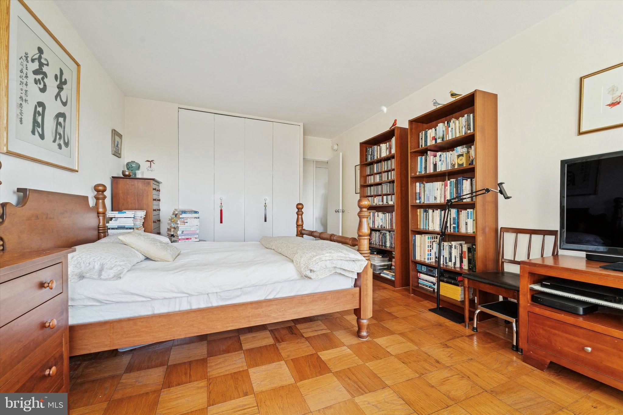 220 LOCUST STREET 9HS