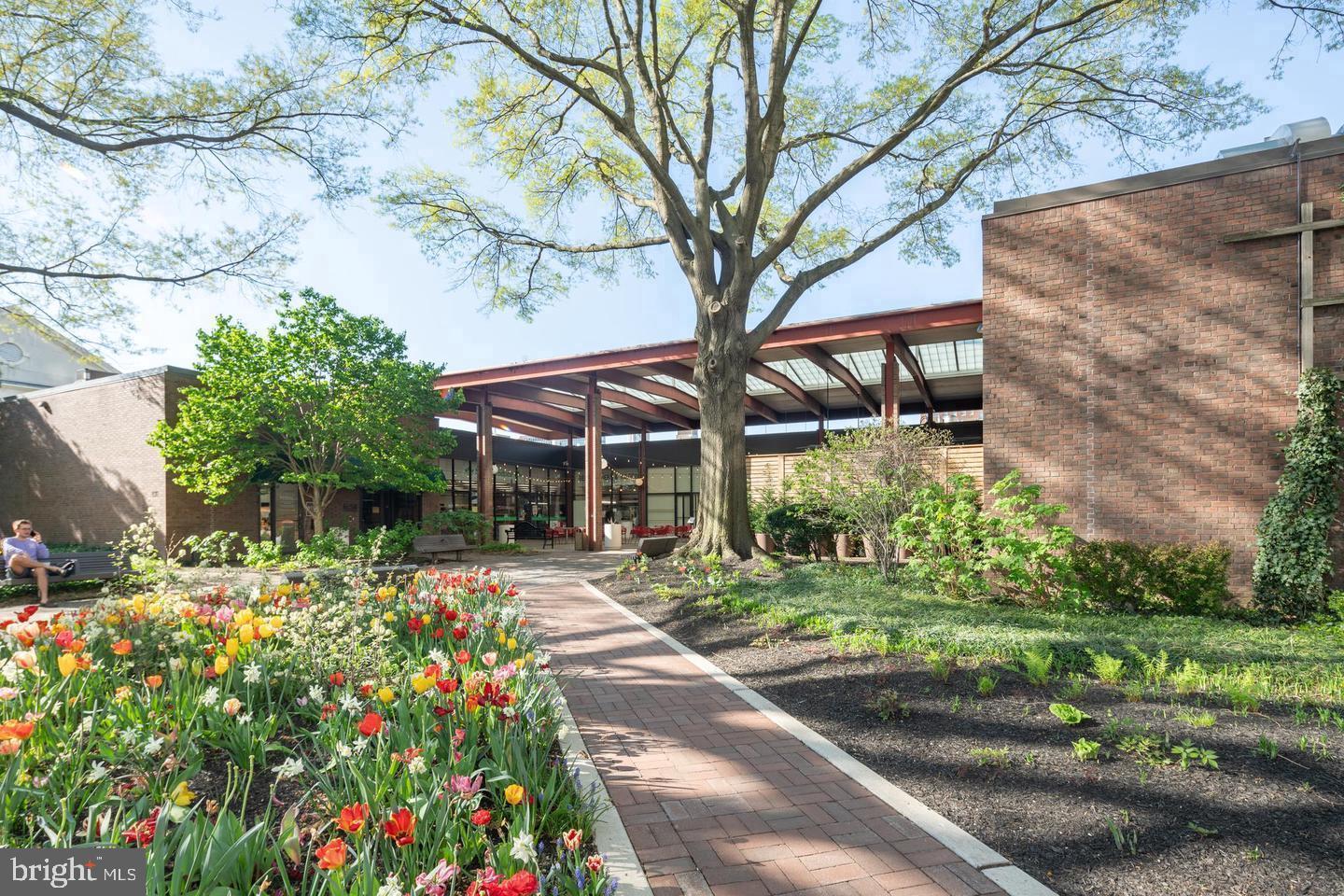 220 LOCUST STREET 9HS