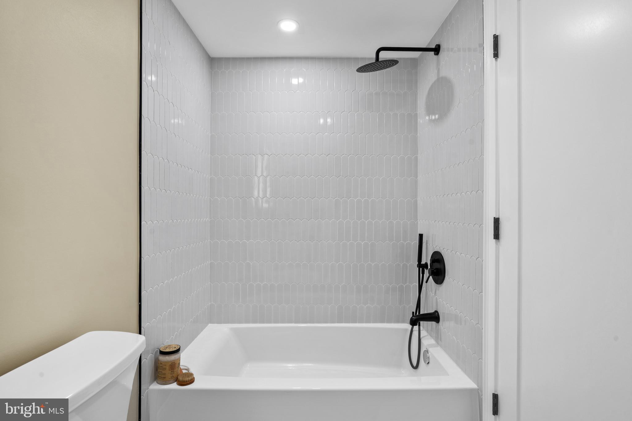 2214 MOUNT VERNON STREET