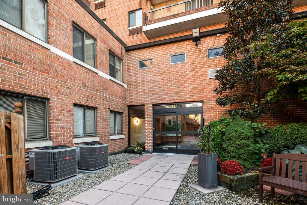 200 LOMBARD STREET 10 703