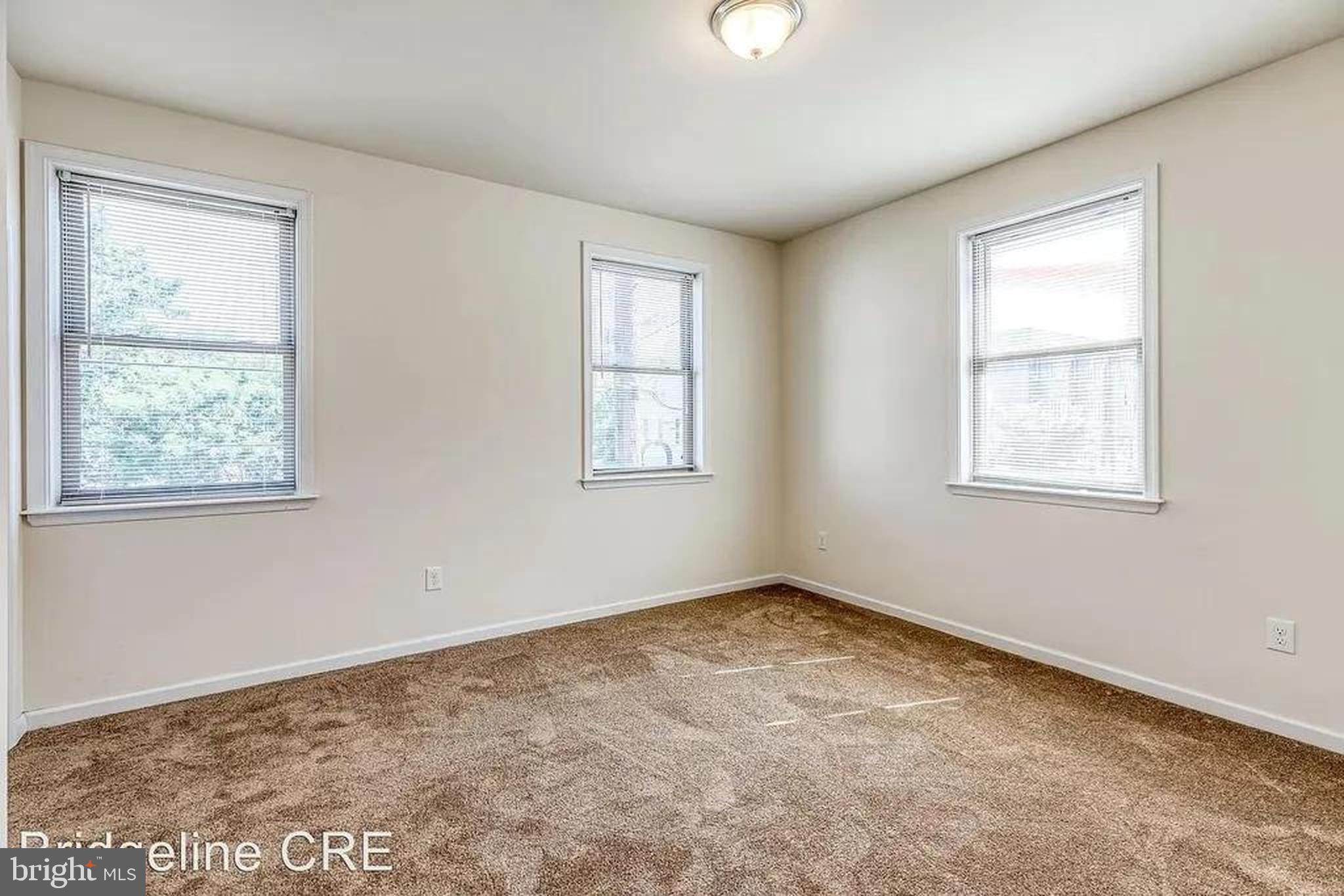 2400 W THOMPSON STREET