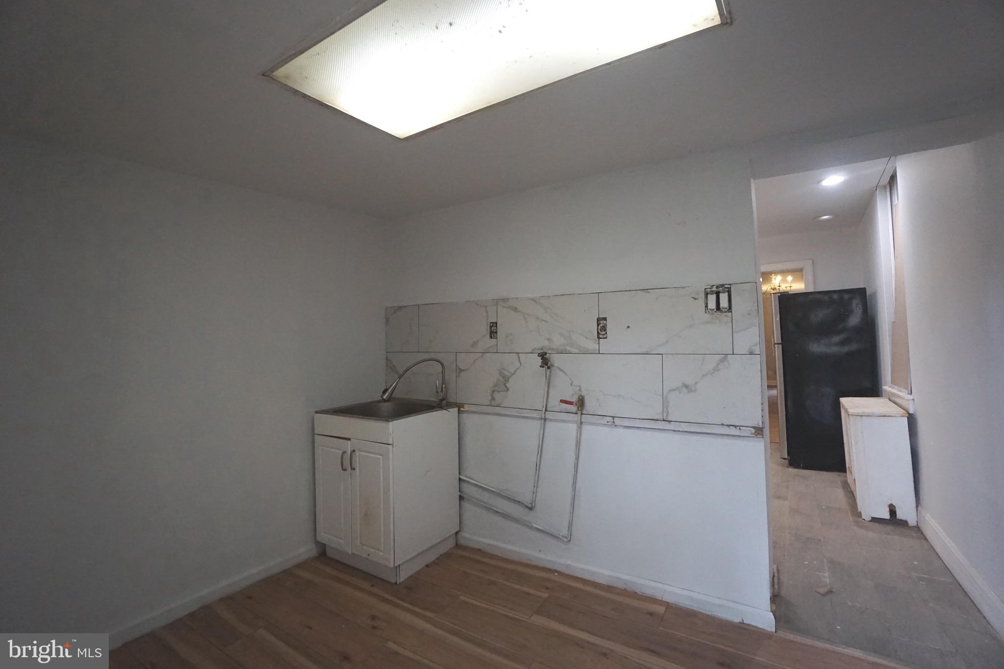 1813 E MADISON STREET