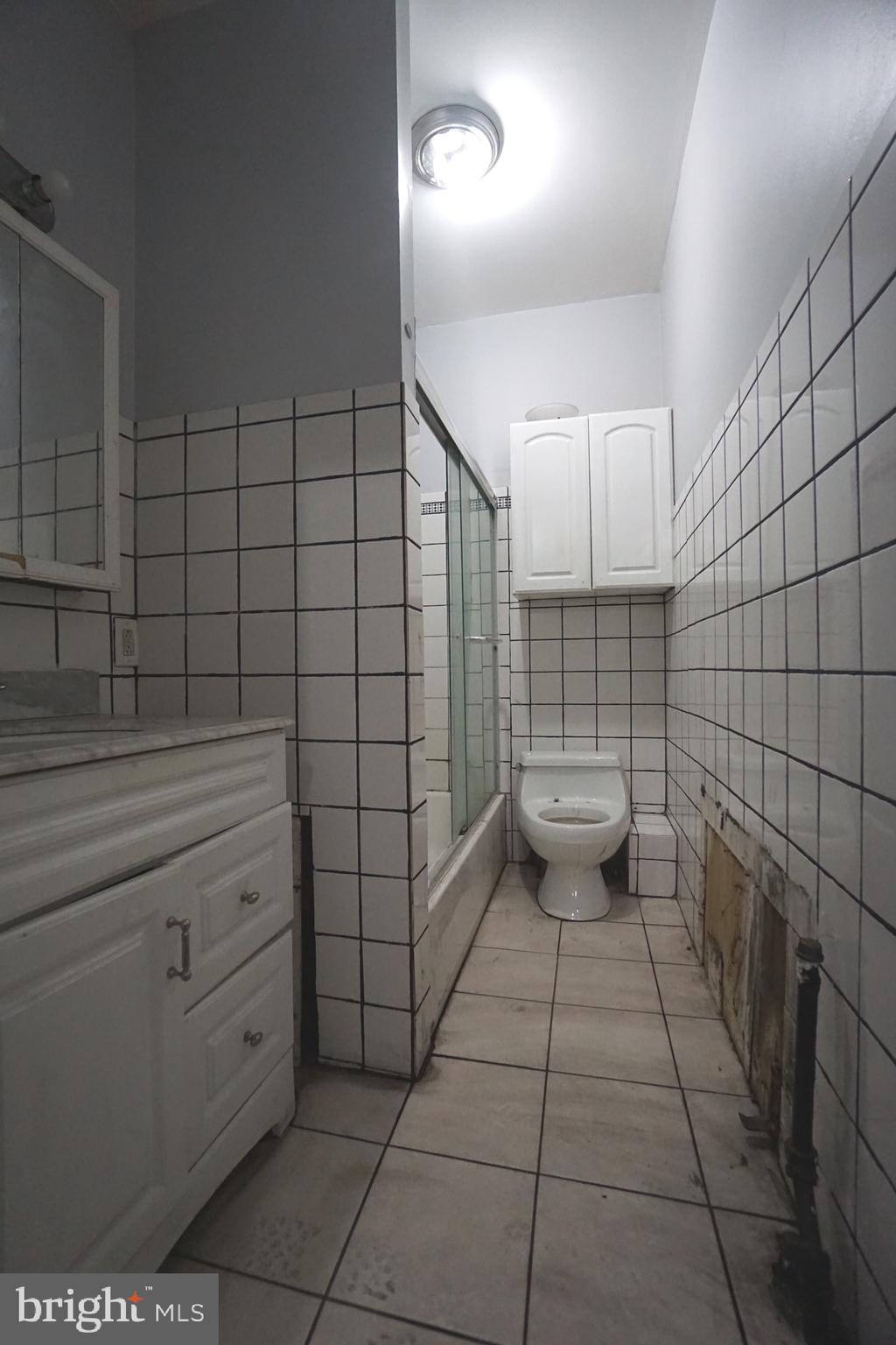 1813 E MADISON STREET