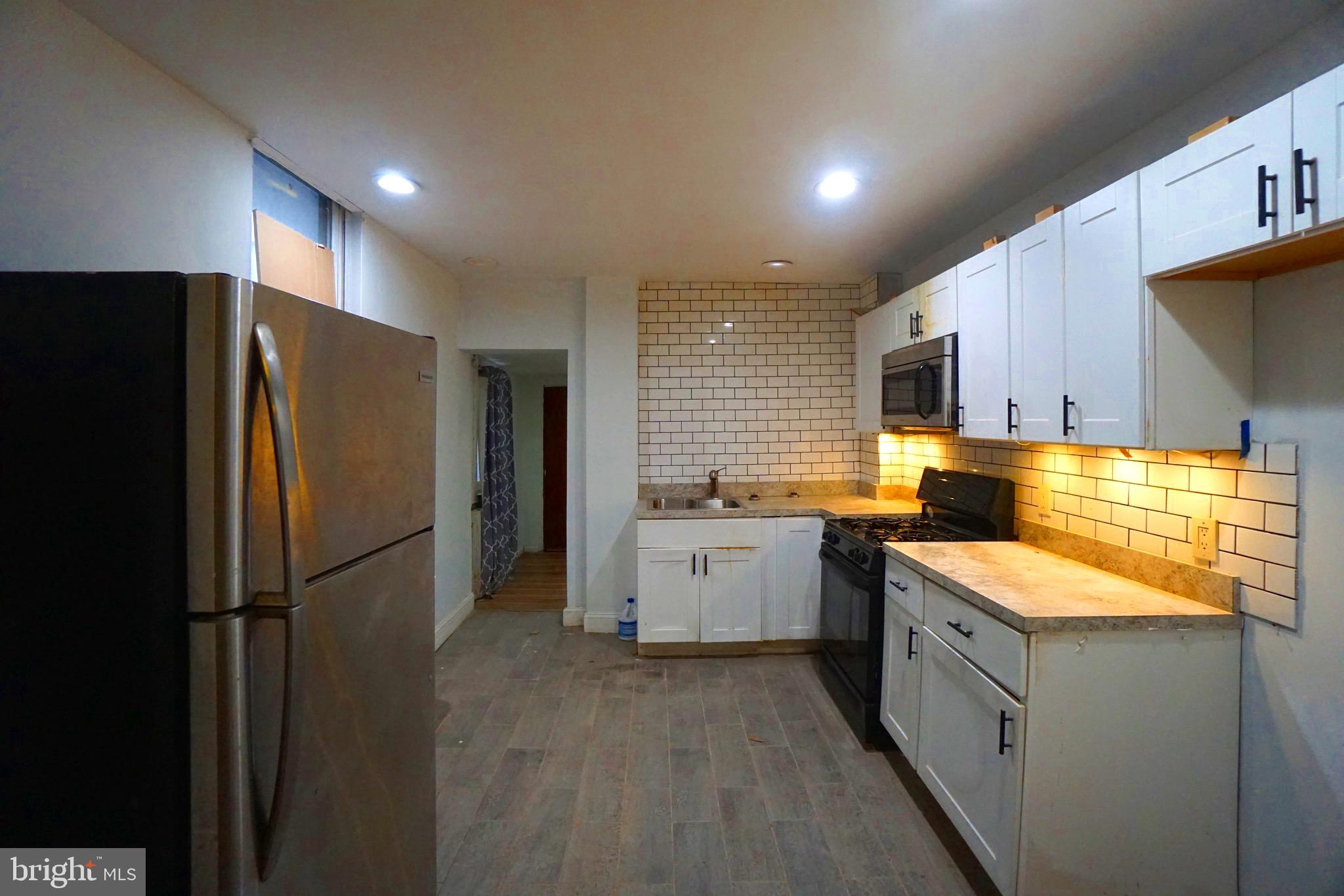 1813 E MADISON STREET