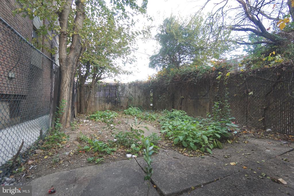 1813 E MADISON STREET