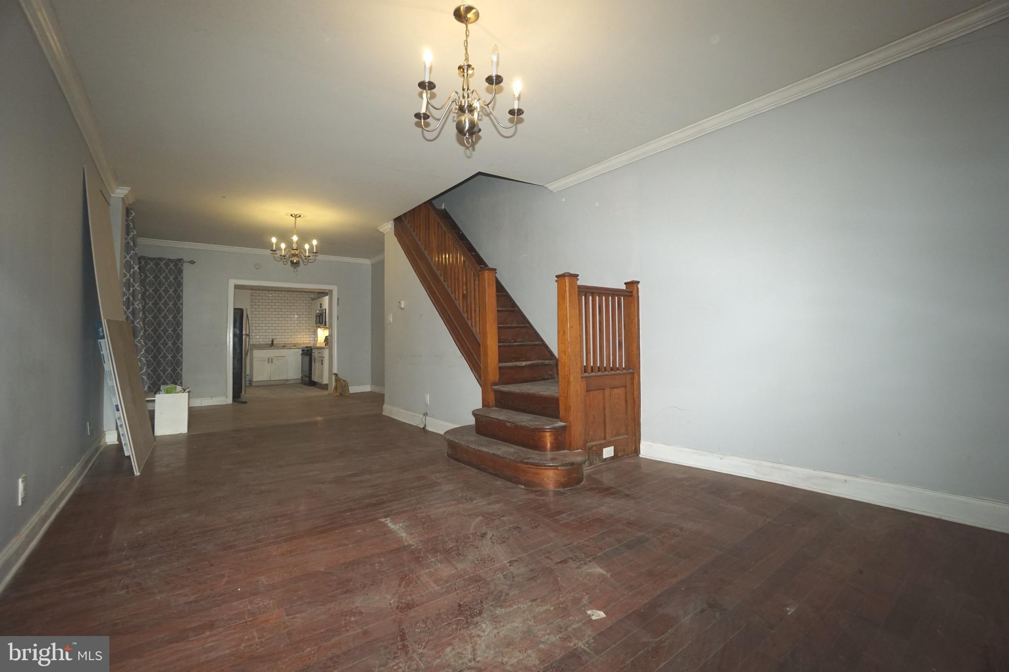 1813 E MADISON STREET