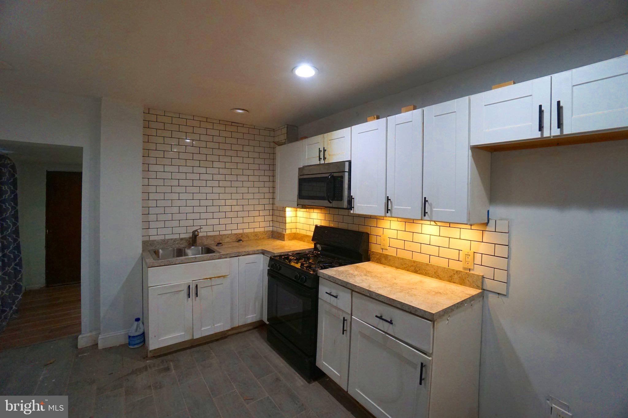 1813 E MADISON STREET