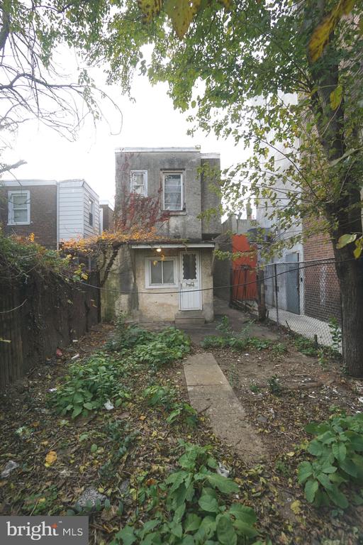 1813 E MADISON STREET