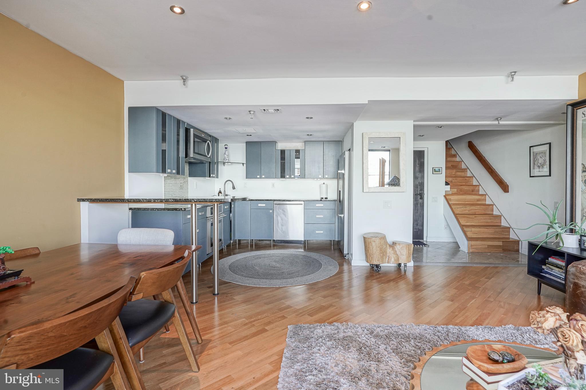 3 N COLUMBUS BOULEVARD 111