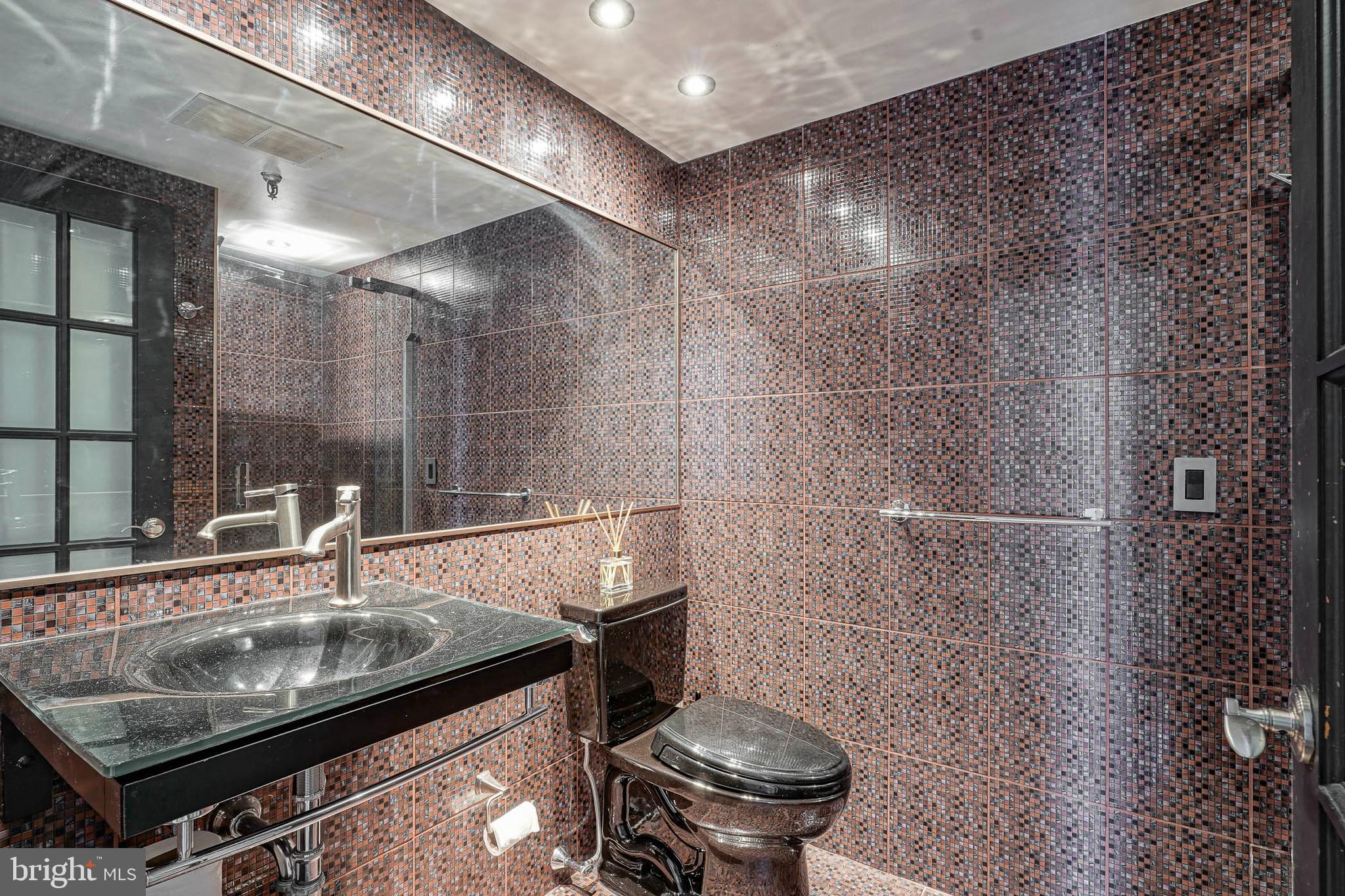 3 N COLUMBUS BOULEVARD 111