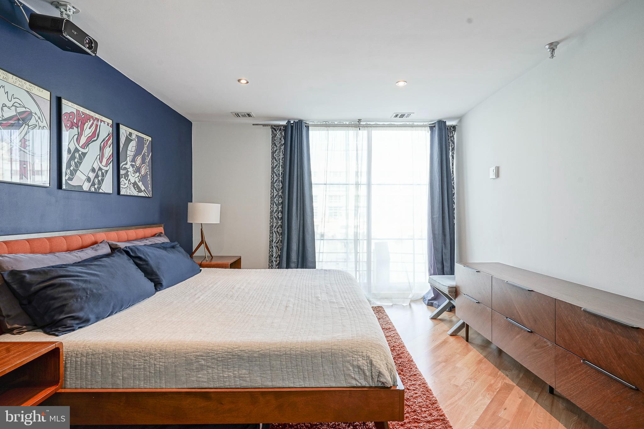 3 N COLUMBUS BOULEVARD 111