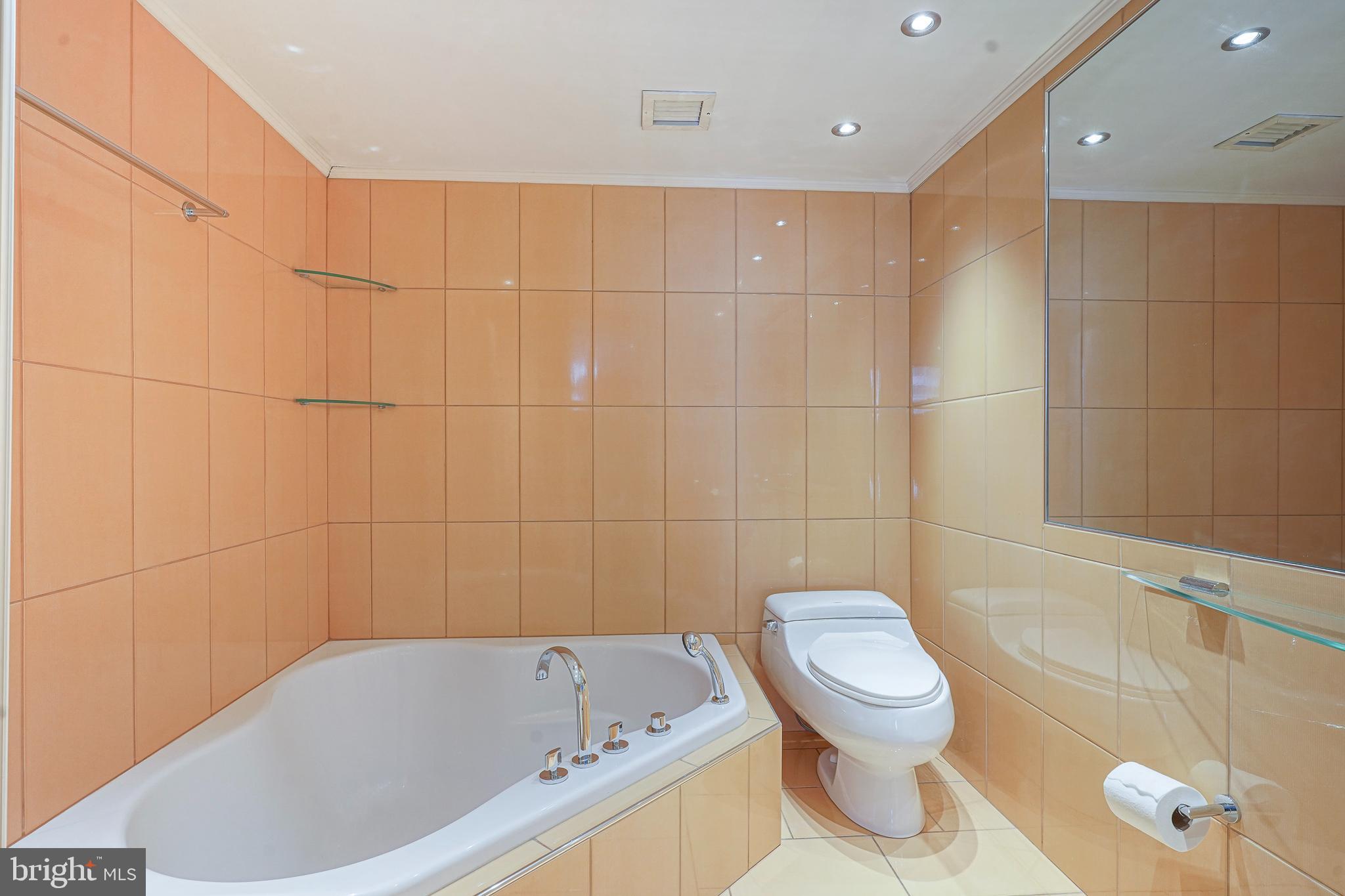 3 N COLUMBUS BOULEVARD 111