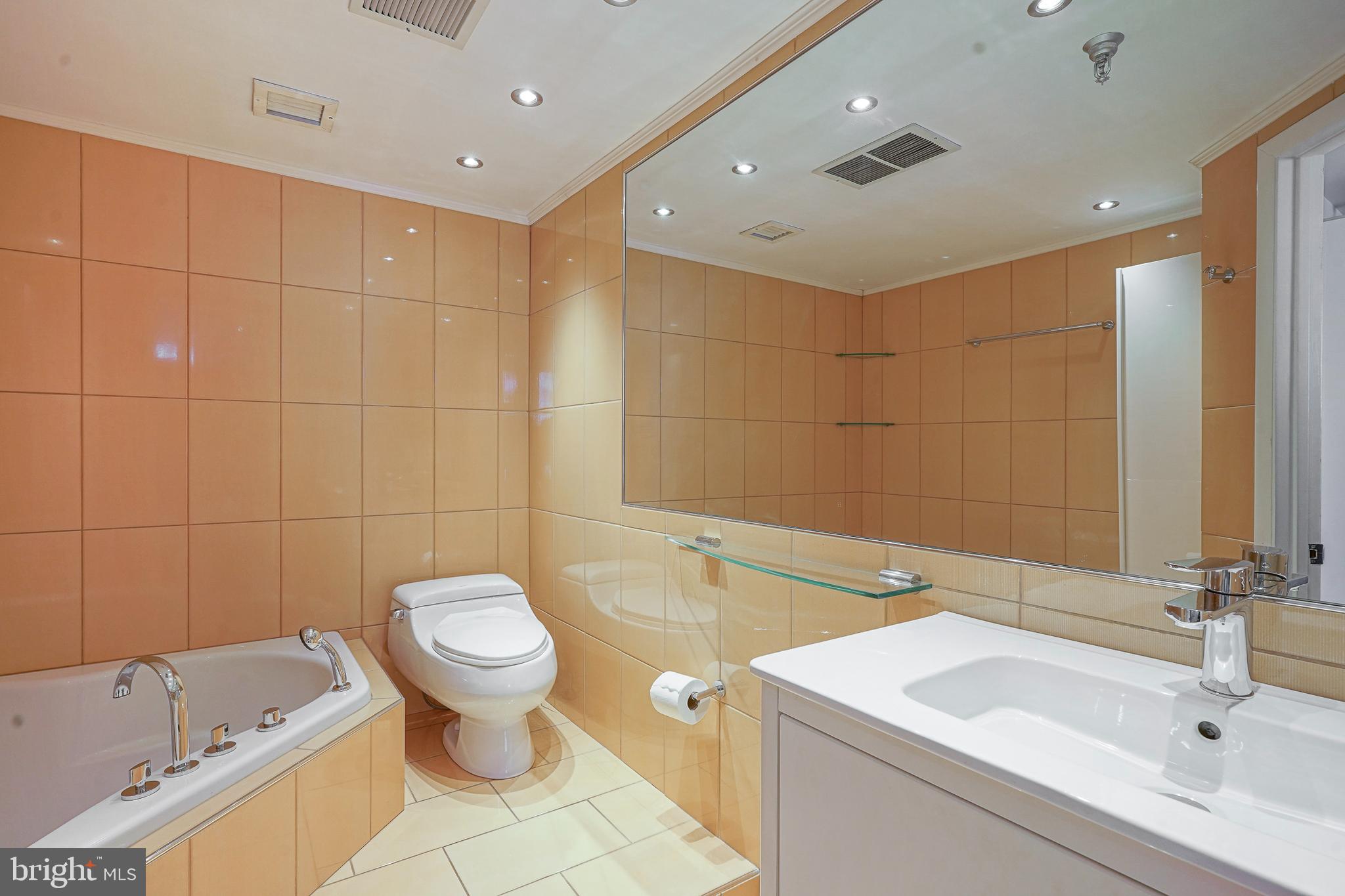 3 N COLUMBUS BOULEVARD 111