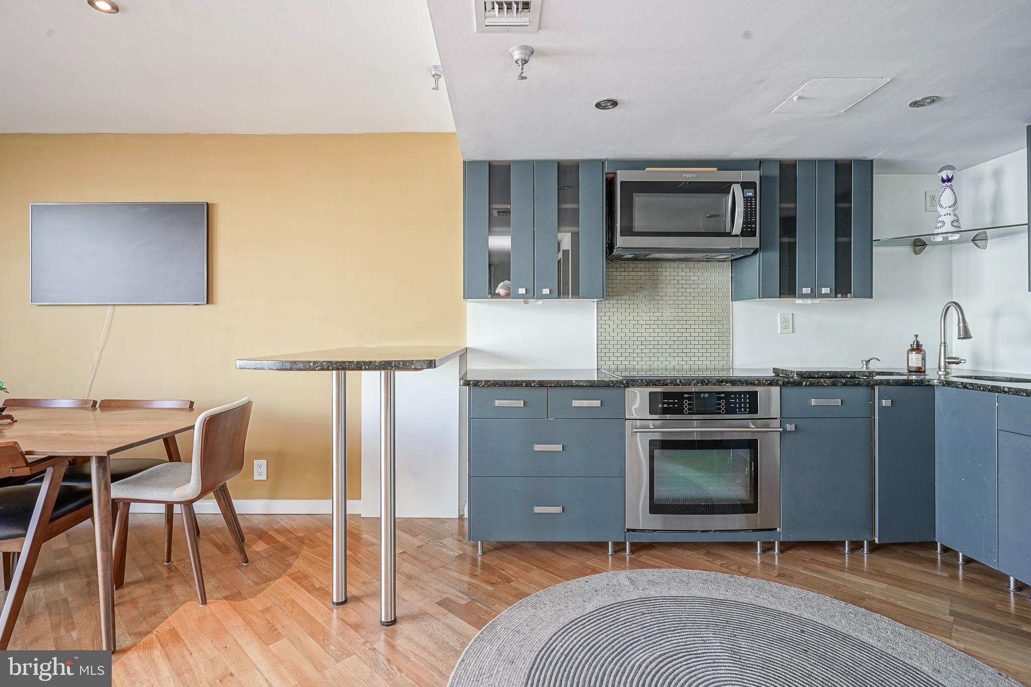 3 N COLUMBUS BOULEVARD 111