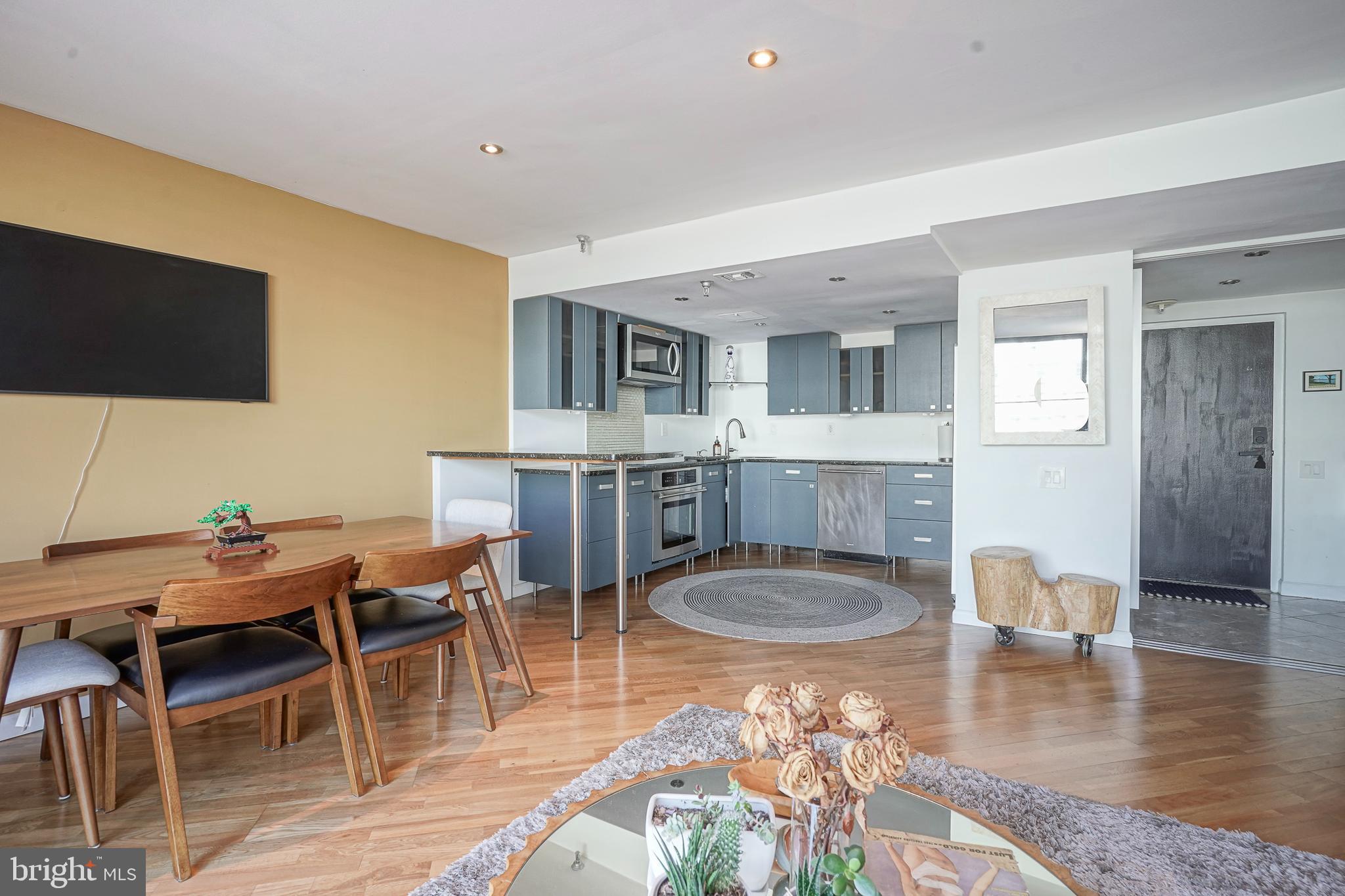 3 N COLUMBUS BOULEVARD 111