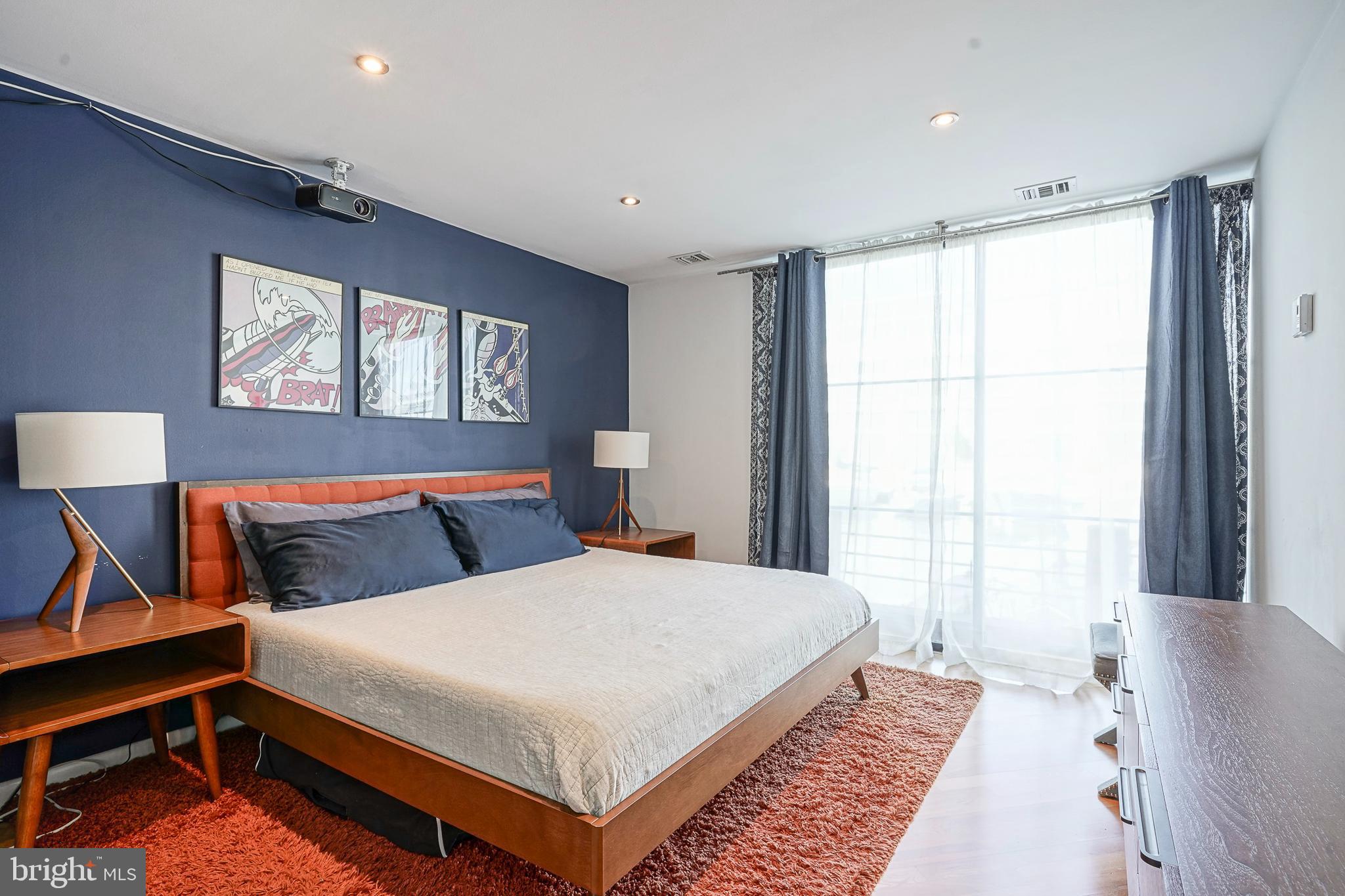 3 N COLUMBUS BOULEVARD 111