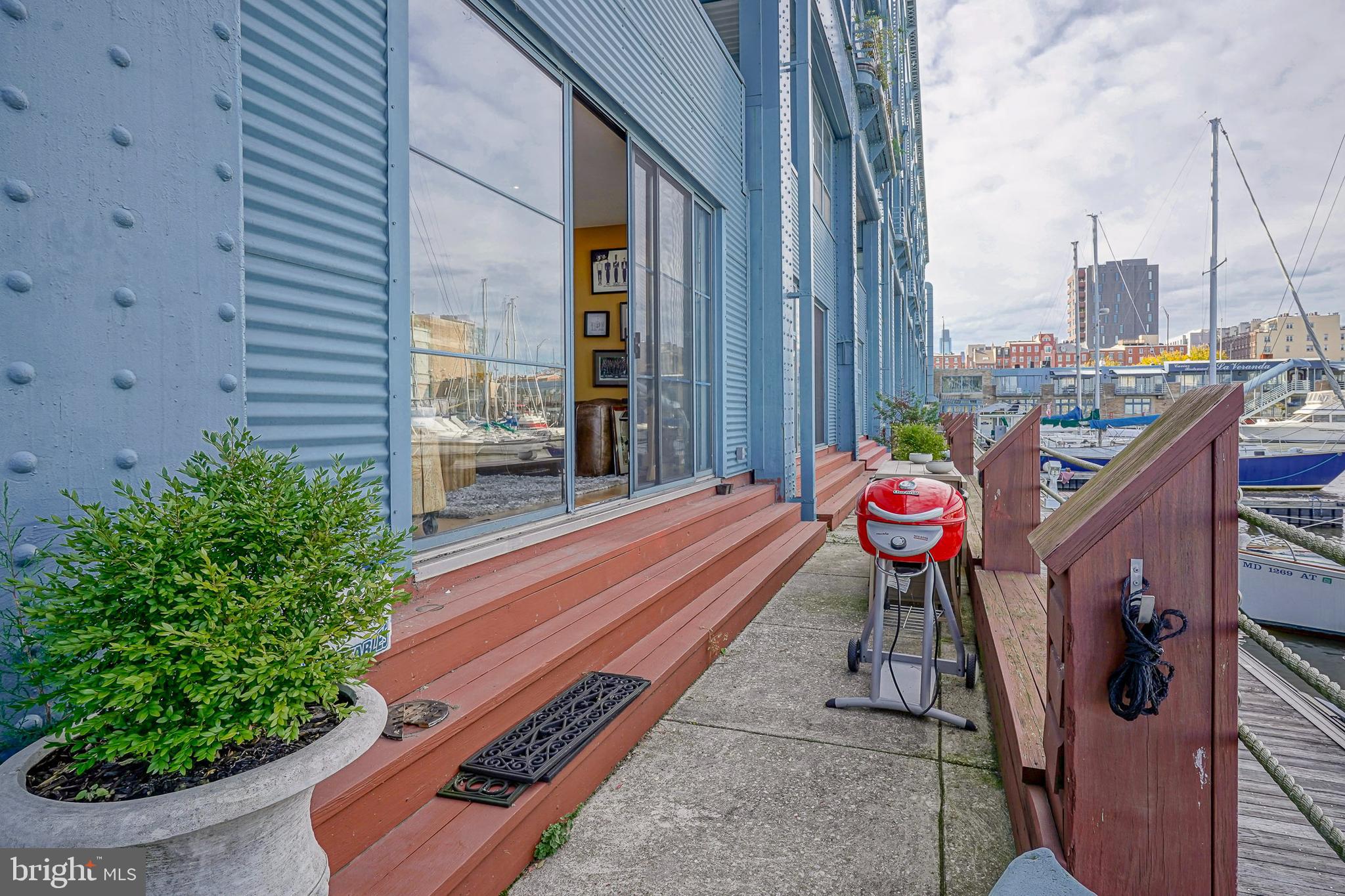 3 N COLUMBUS BOULEVARD 111