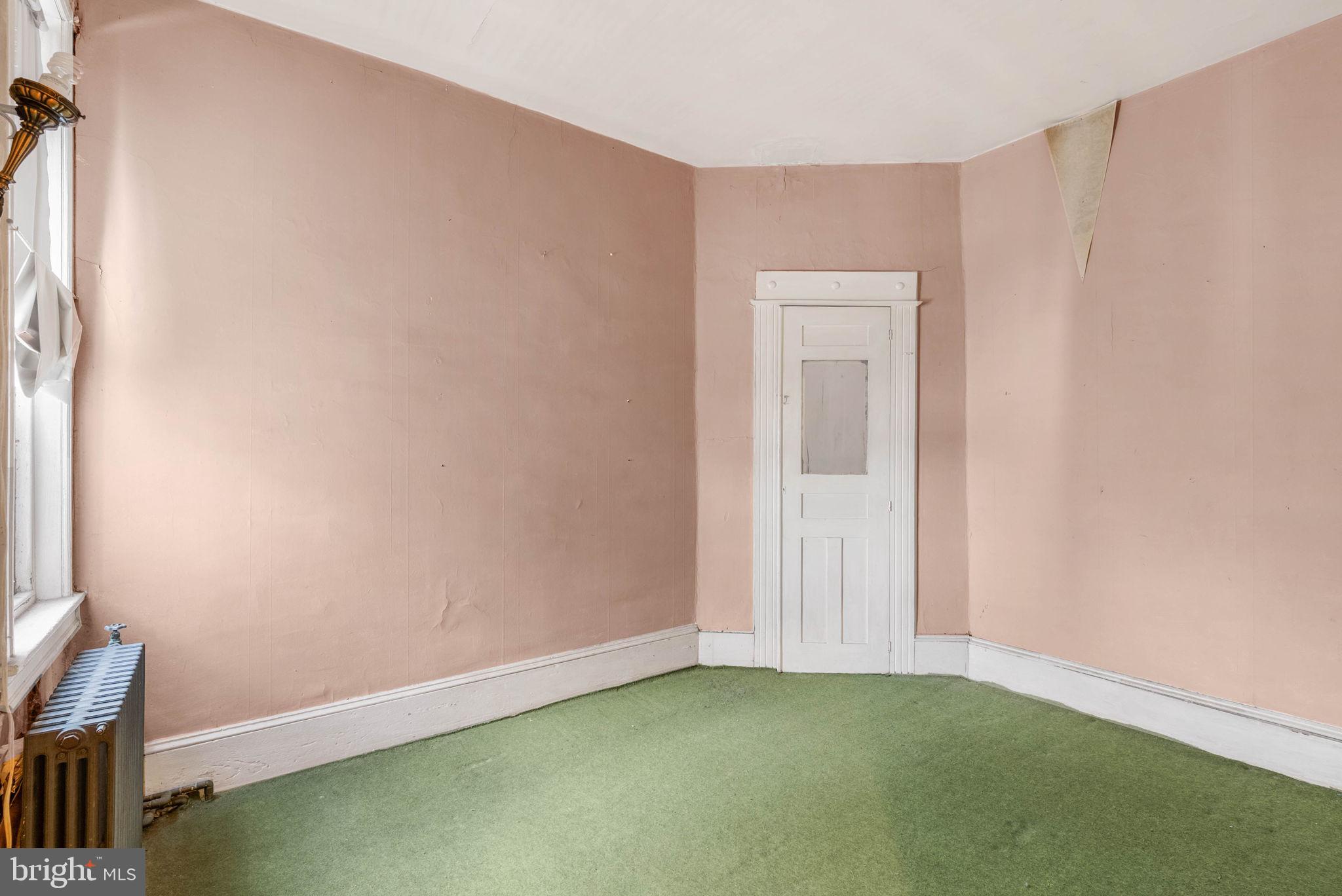 3063 E THOMPSON STREET