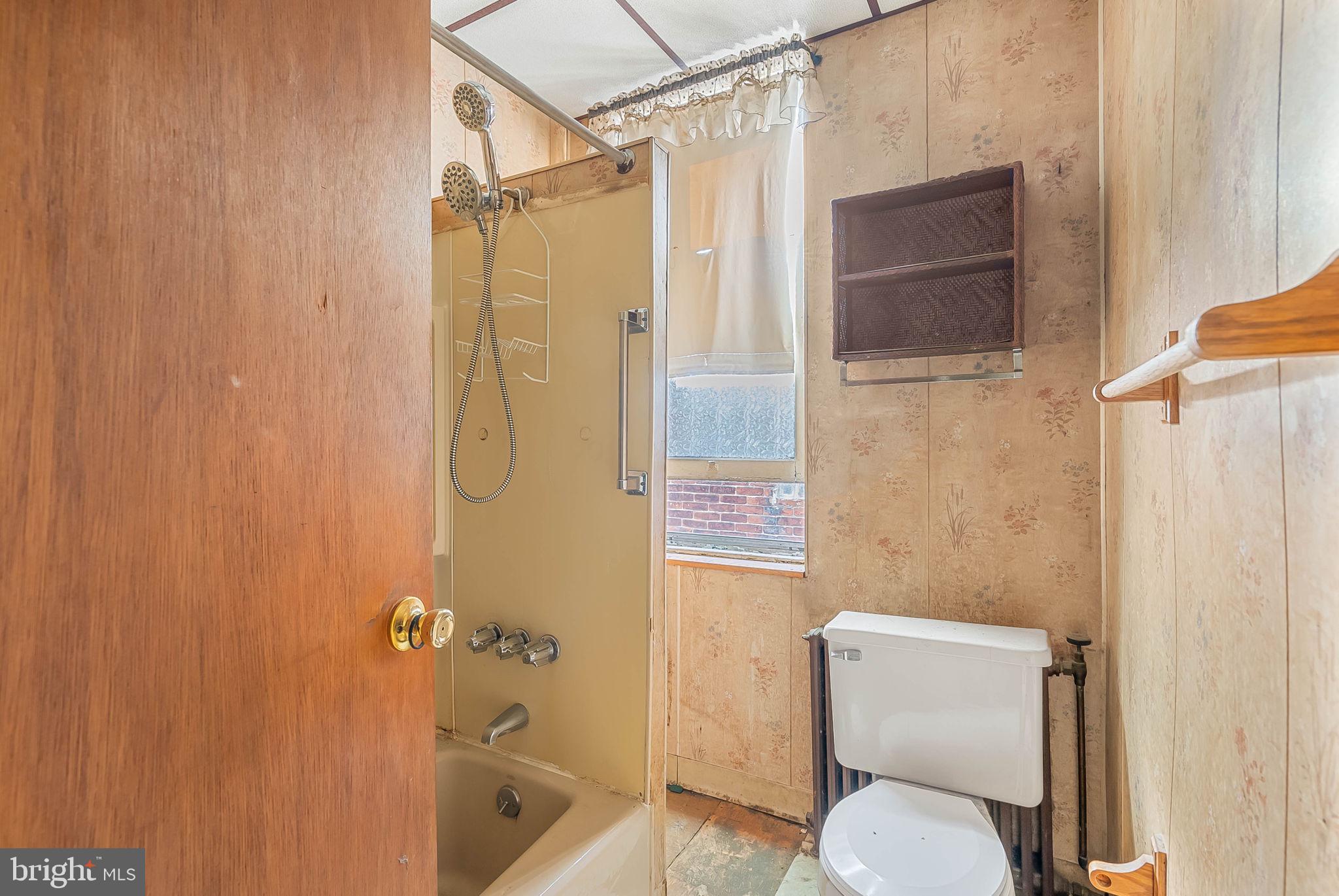 3063 E THOMPSON STREET