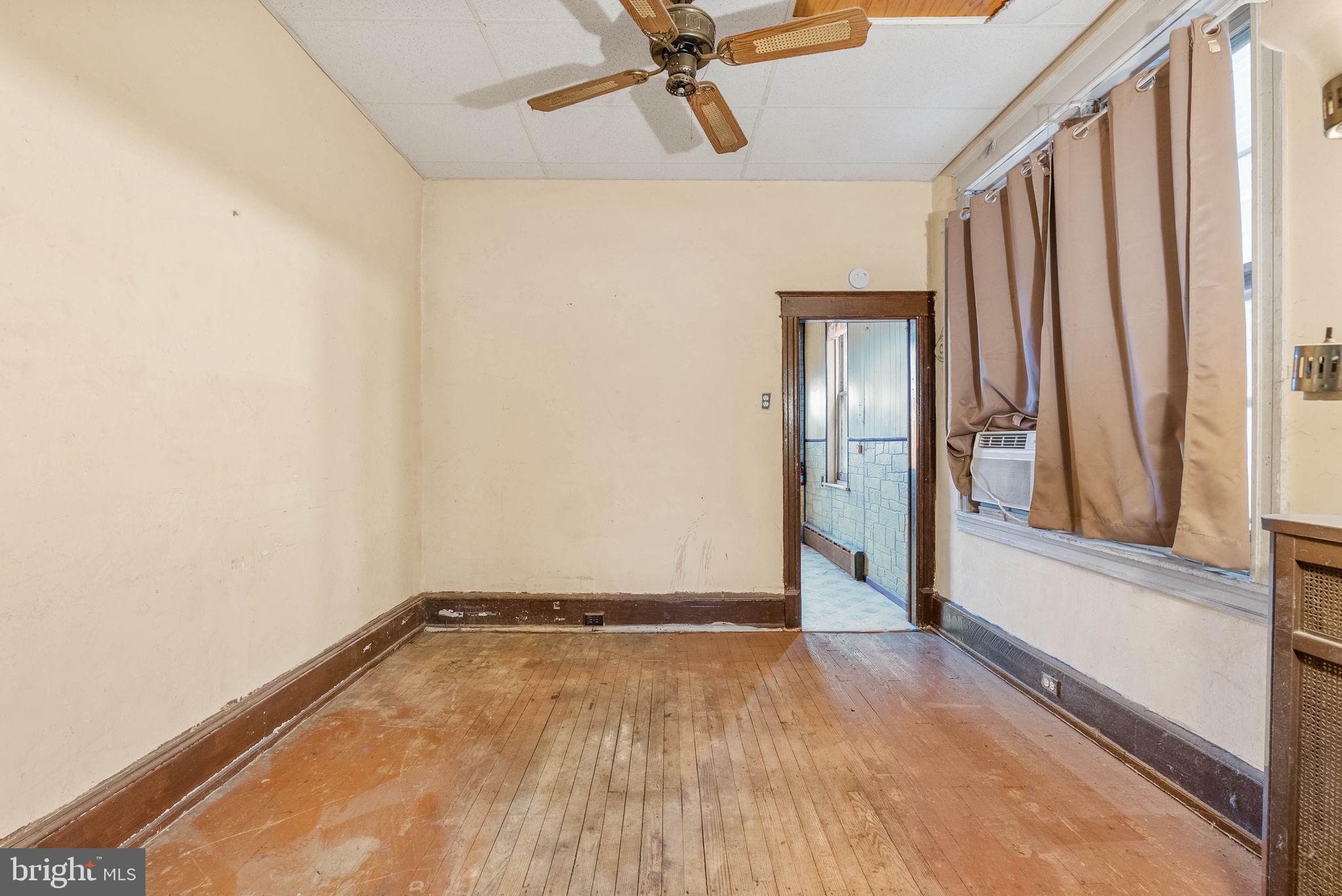 3063 E THOMPSON STREET