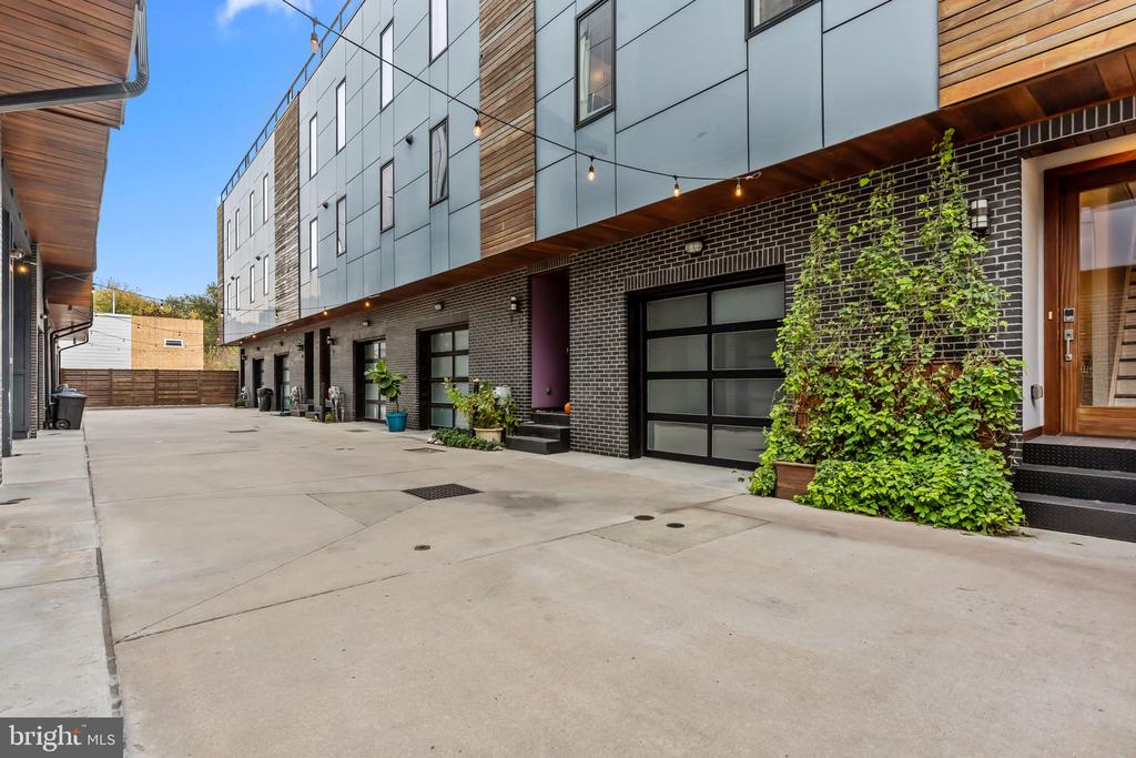 412 MOYER STREET 24 7