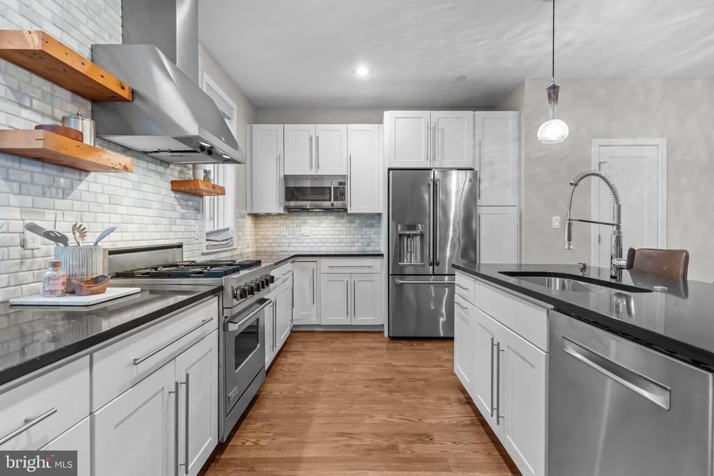 412 MOYER STREET 24 7