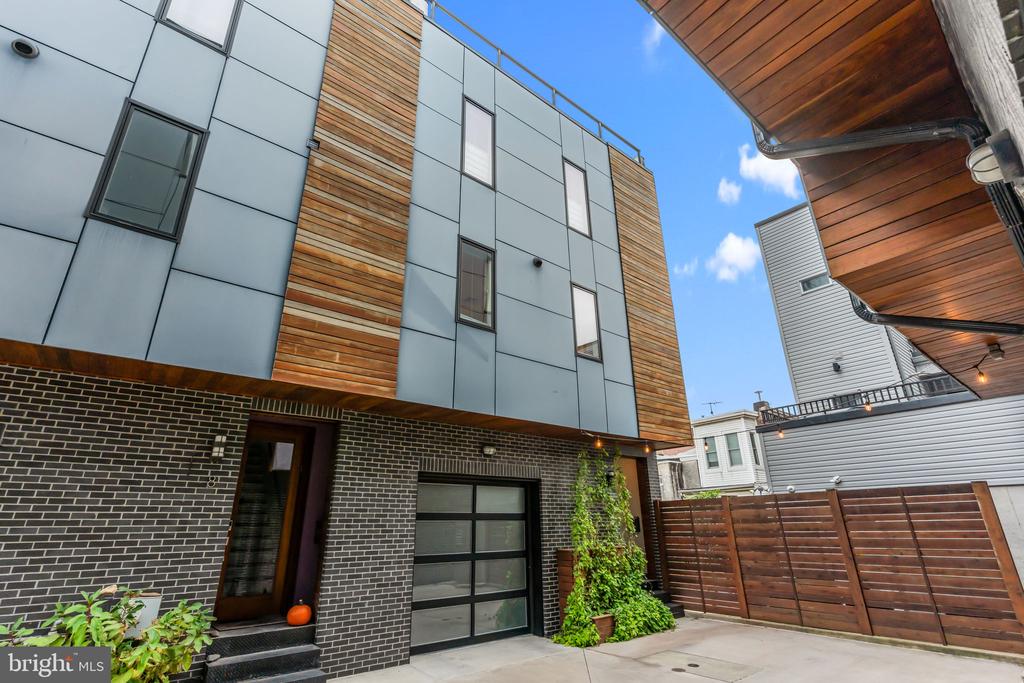 412 MOYER STREET 24 7