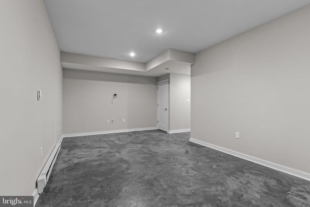 412 MOYER STREET 24 7