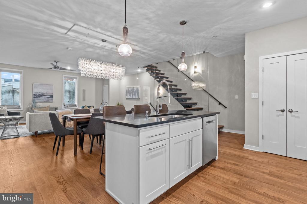 412 MOYER STREET 24 7