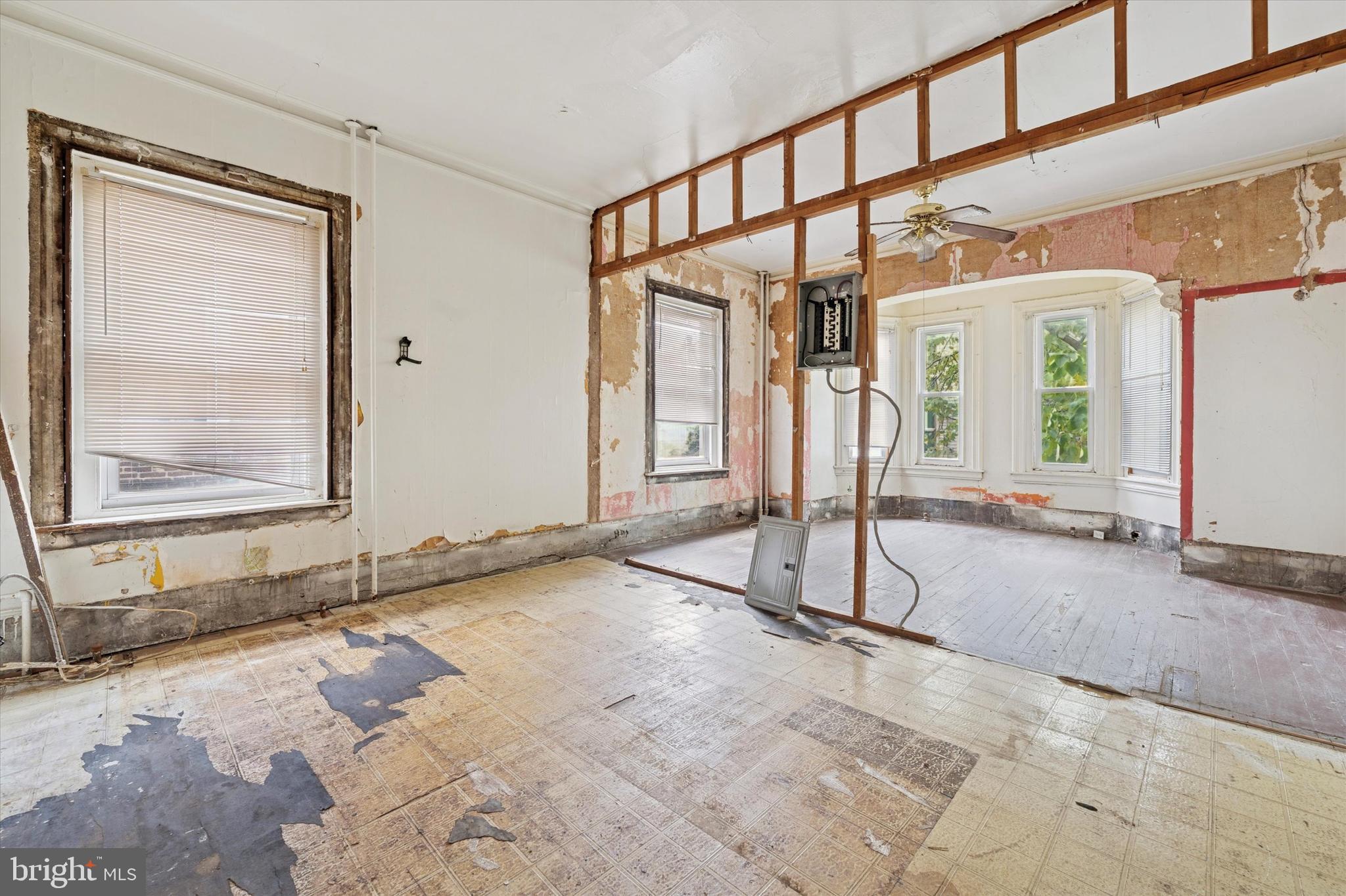 4011 SPRING GARDEN STREET