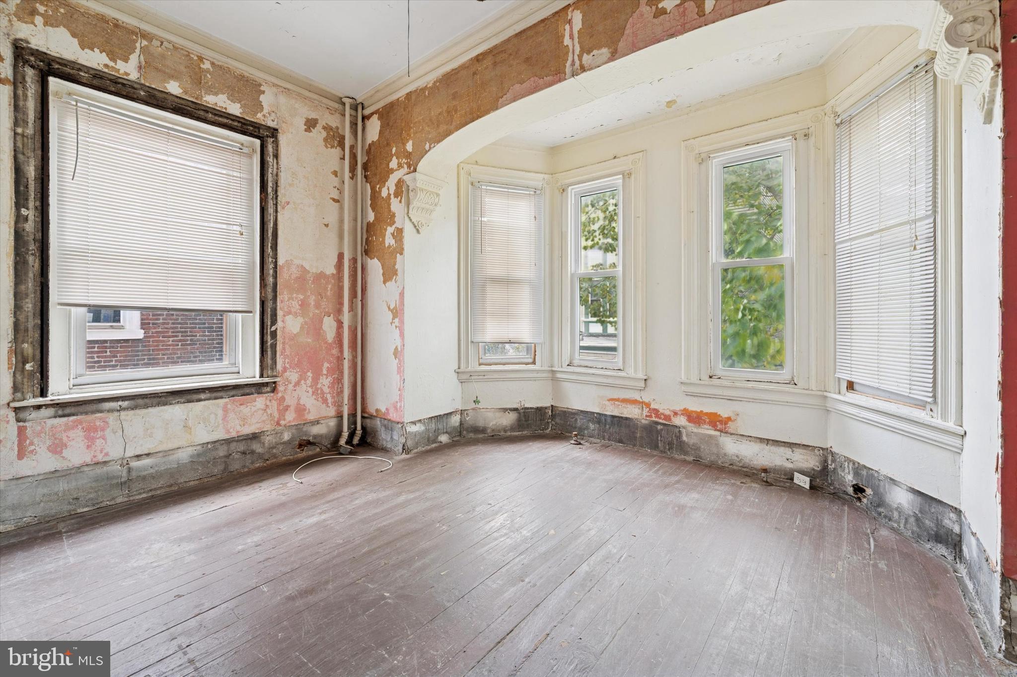 4011 SPRING GARDEN STREET