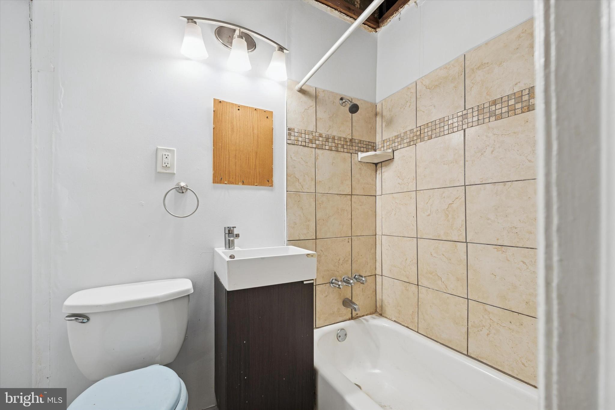 4011 SPRING GARDEN STREET