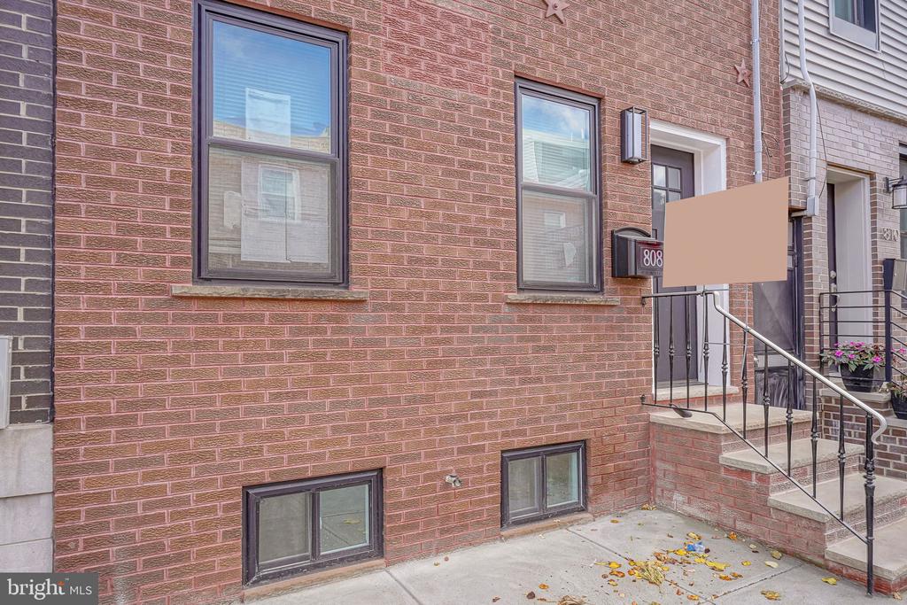 808 FERNON STREET