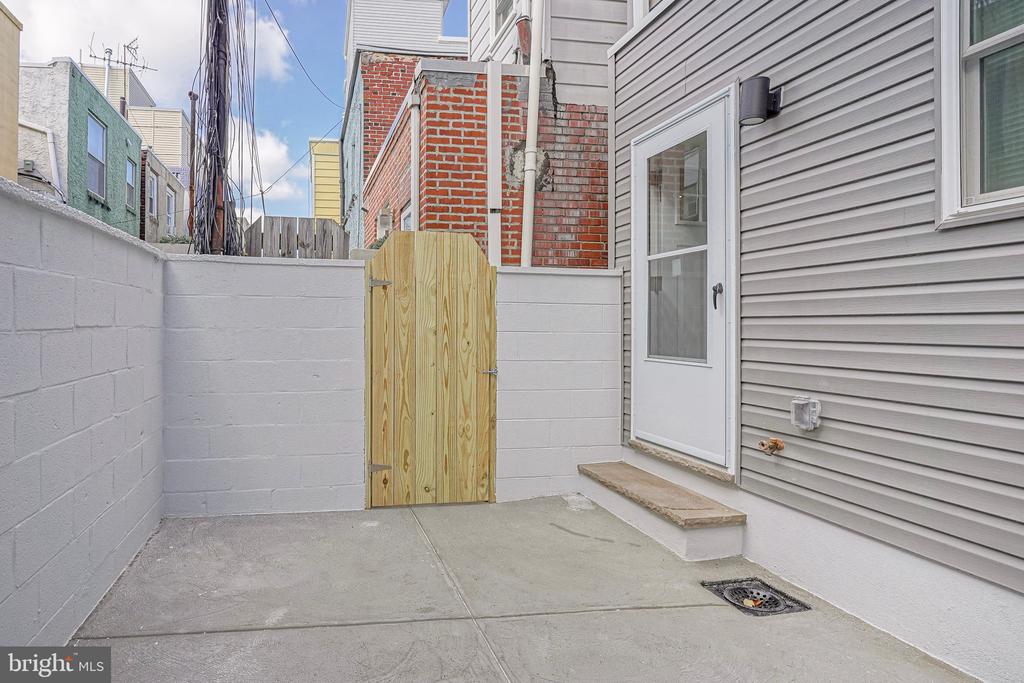 808 FERNON STREET