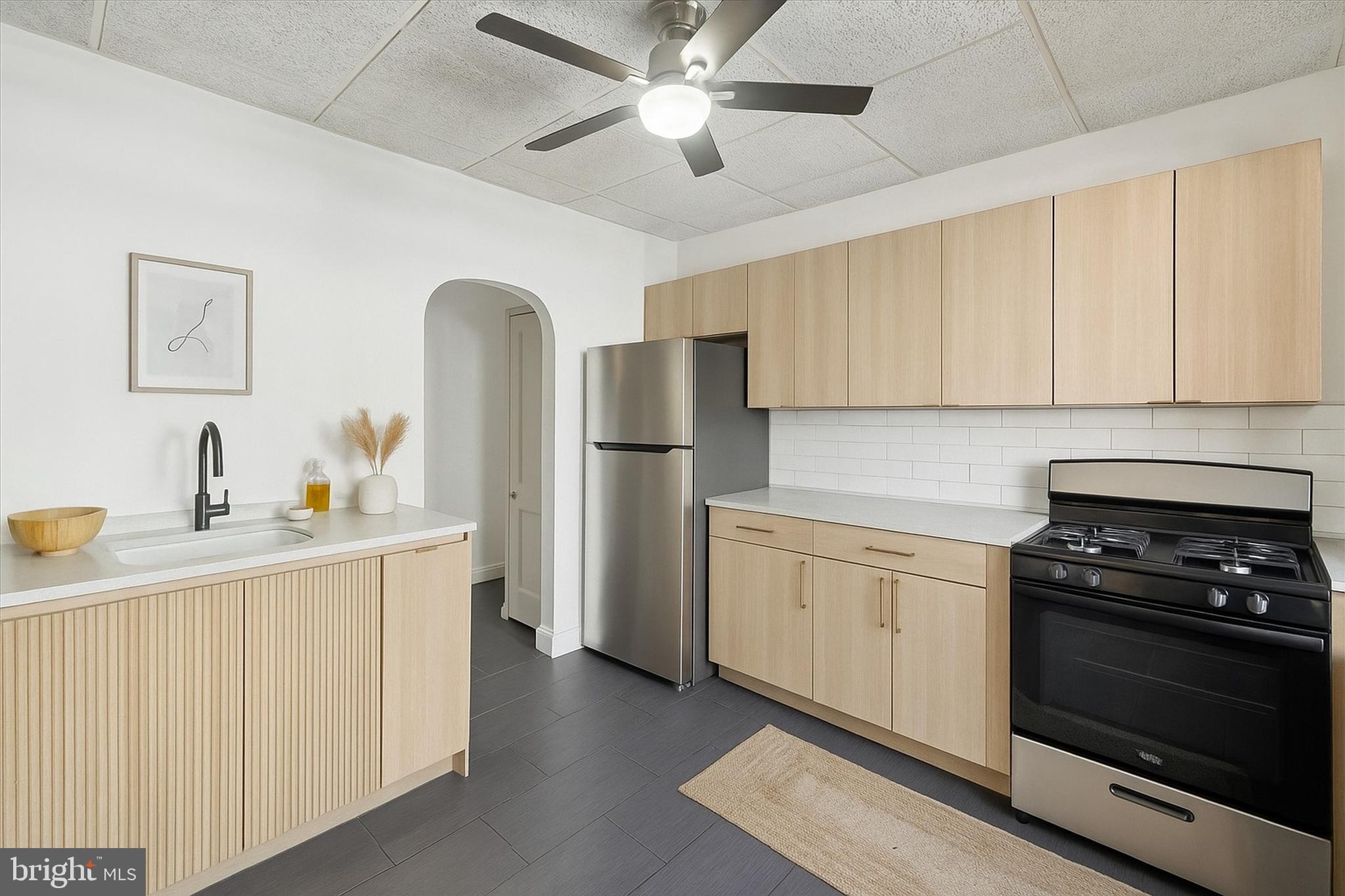 5813 MONTROSE STREET