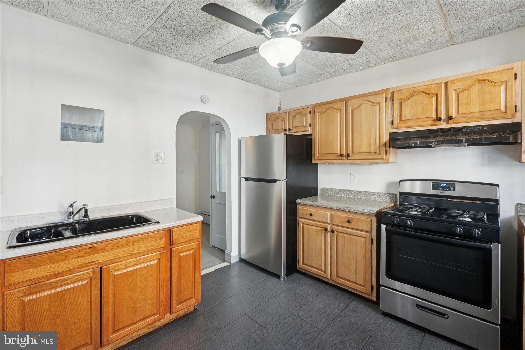 5813 MONTROSE STREET