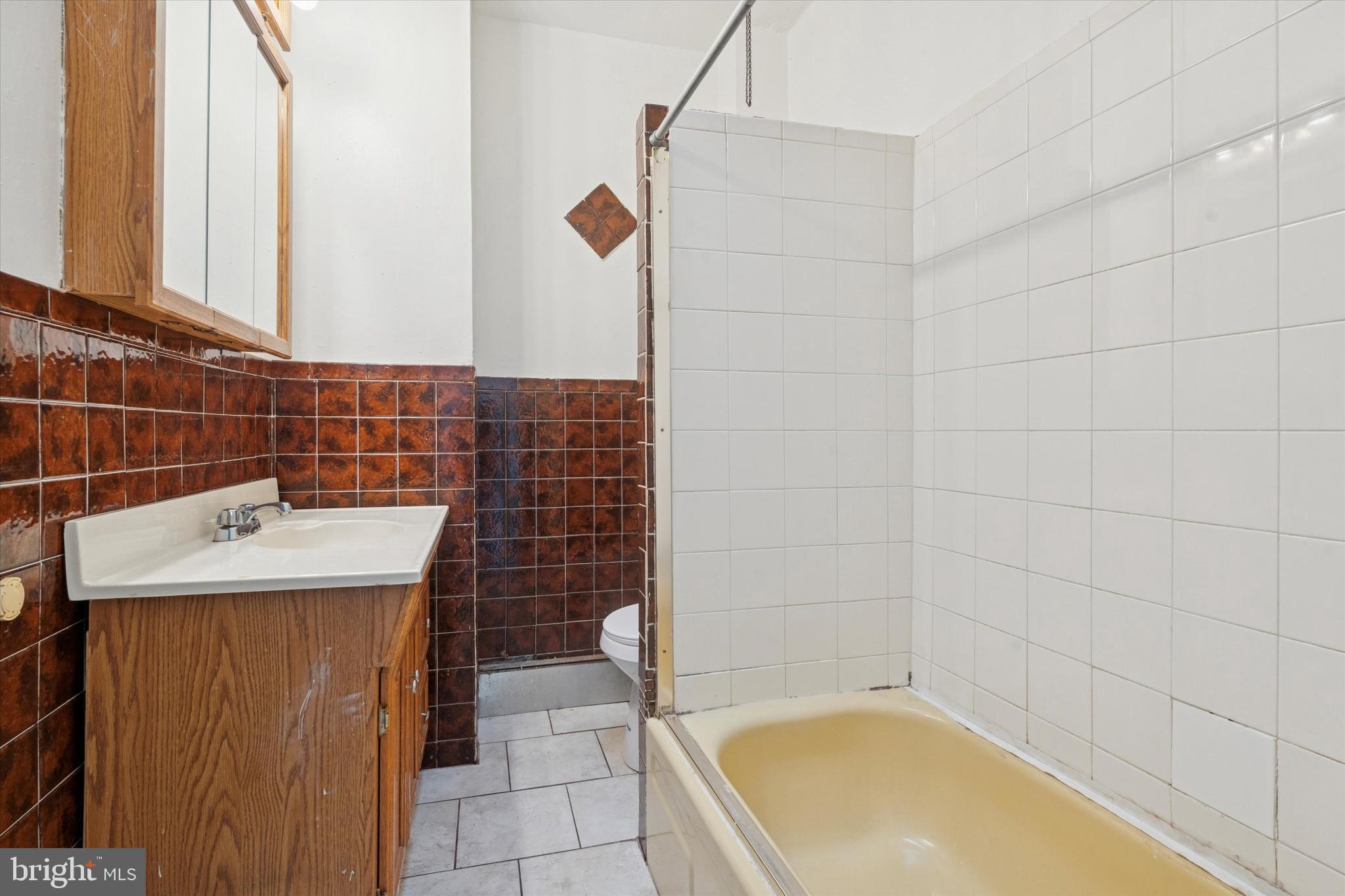 5813 MONTROSE STREET