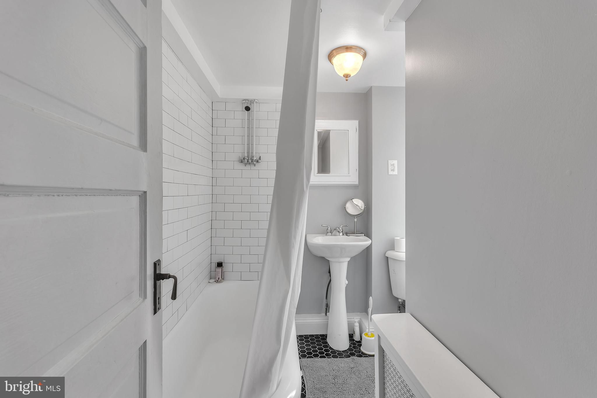 1830 MANNING STREET R 2