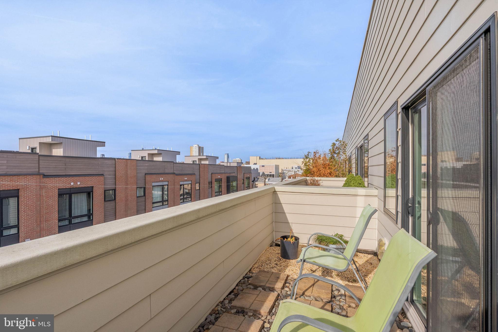 1423 S HOWARD STREET