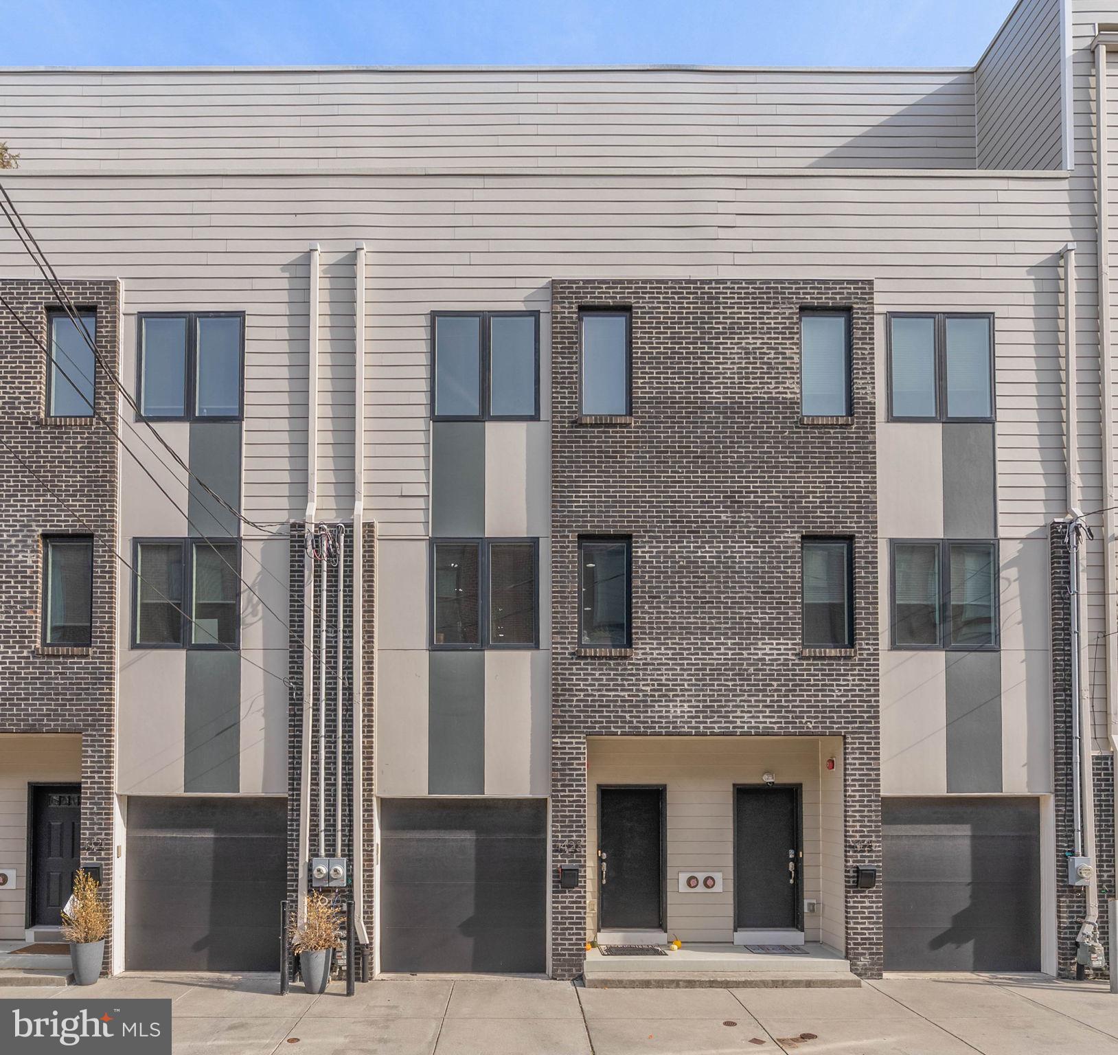 1423 S HOWARD STREET