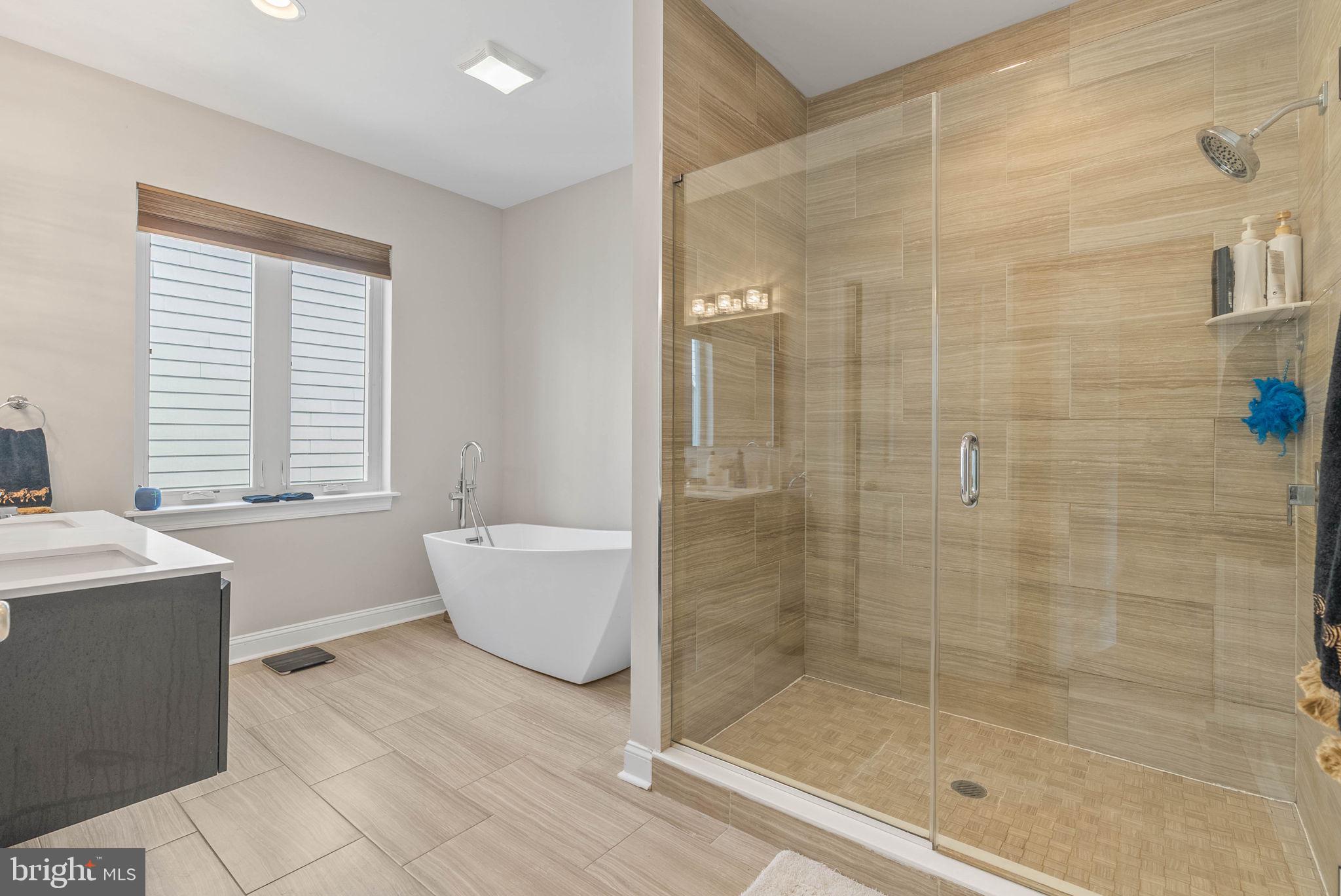 1423 S HOWARD STREET