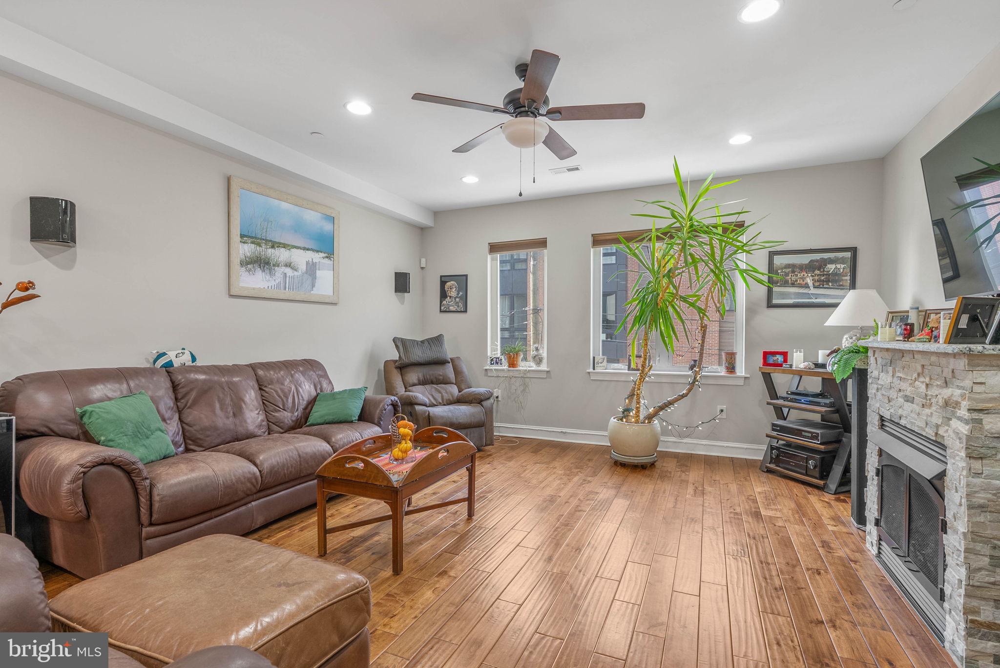 1423 S HOWARD STREET