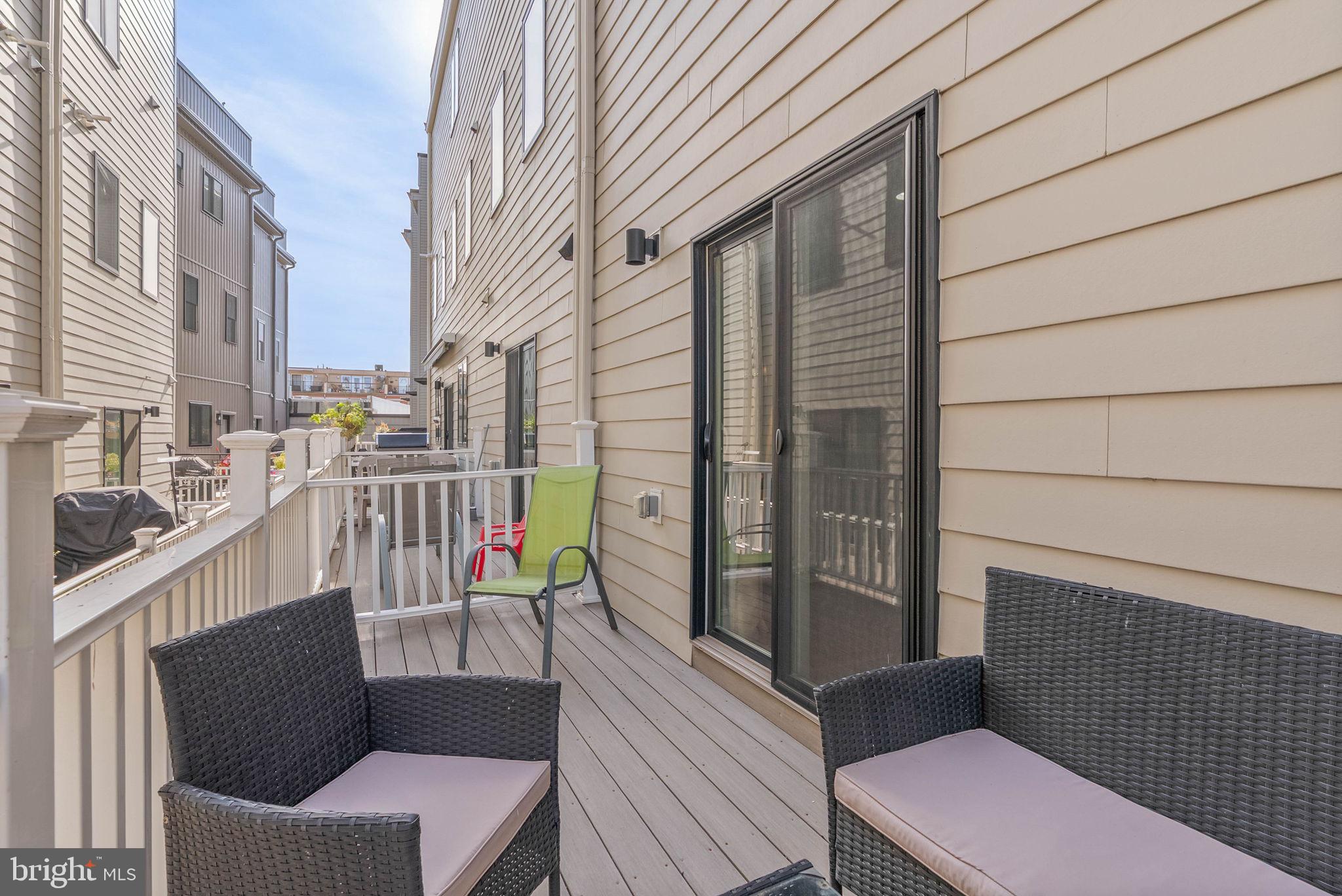 1423 S HOWARD STREET