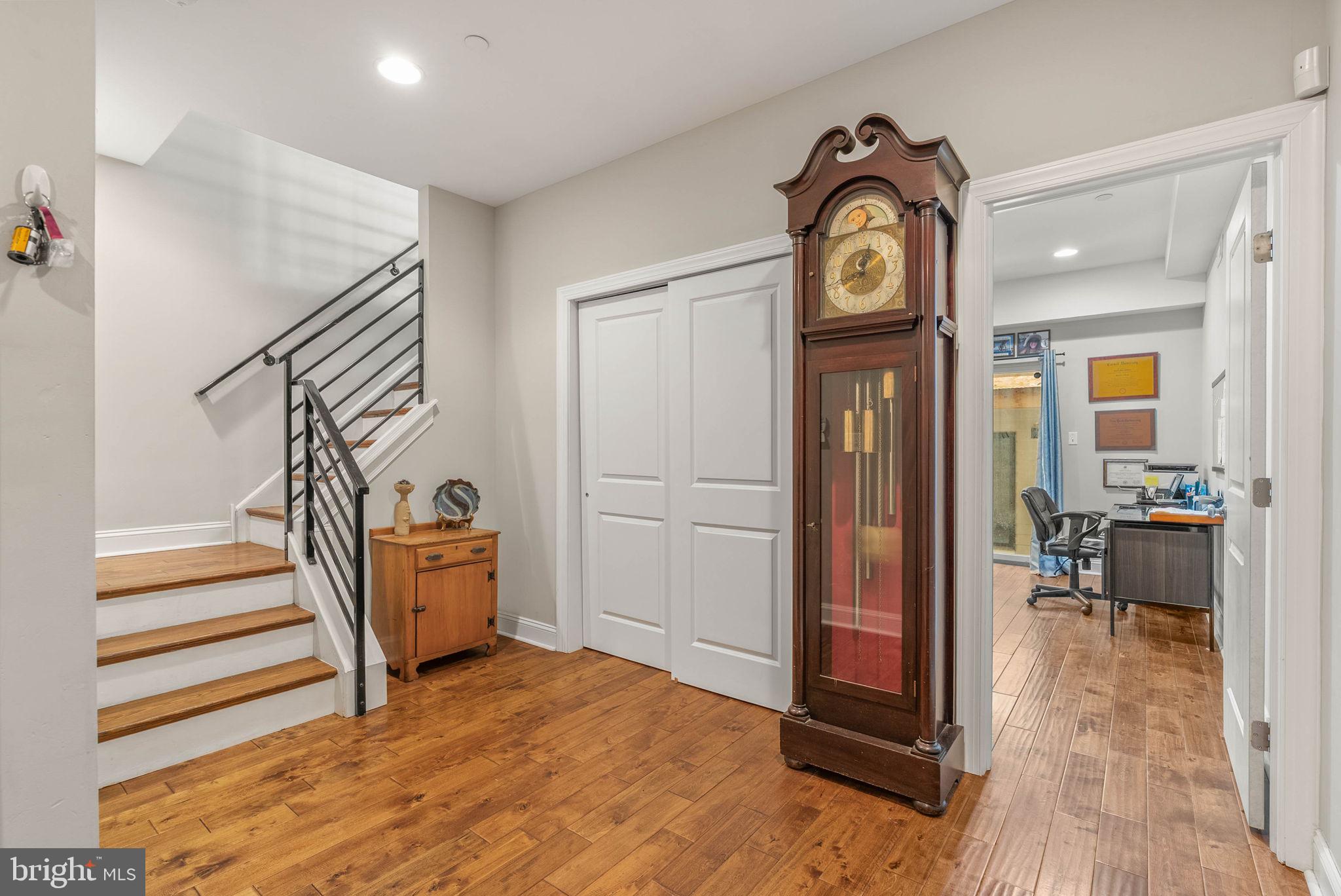 1423 S HOWARD STREET