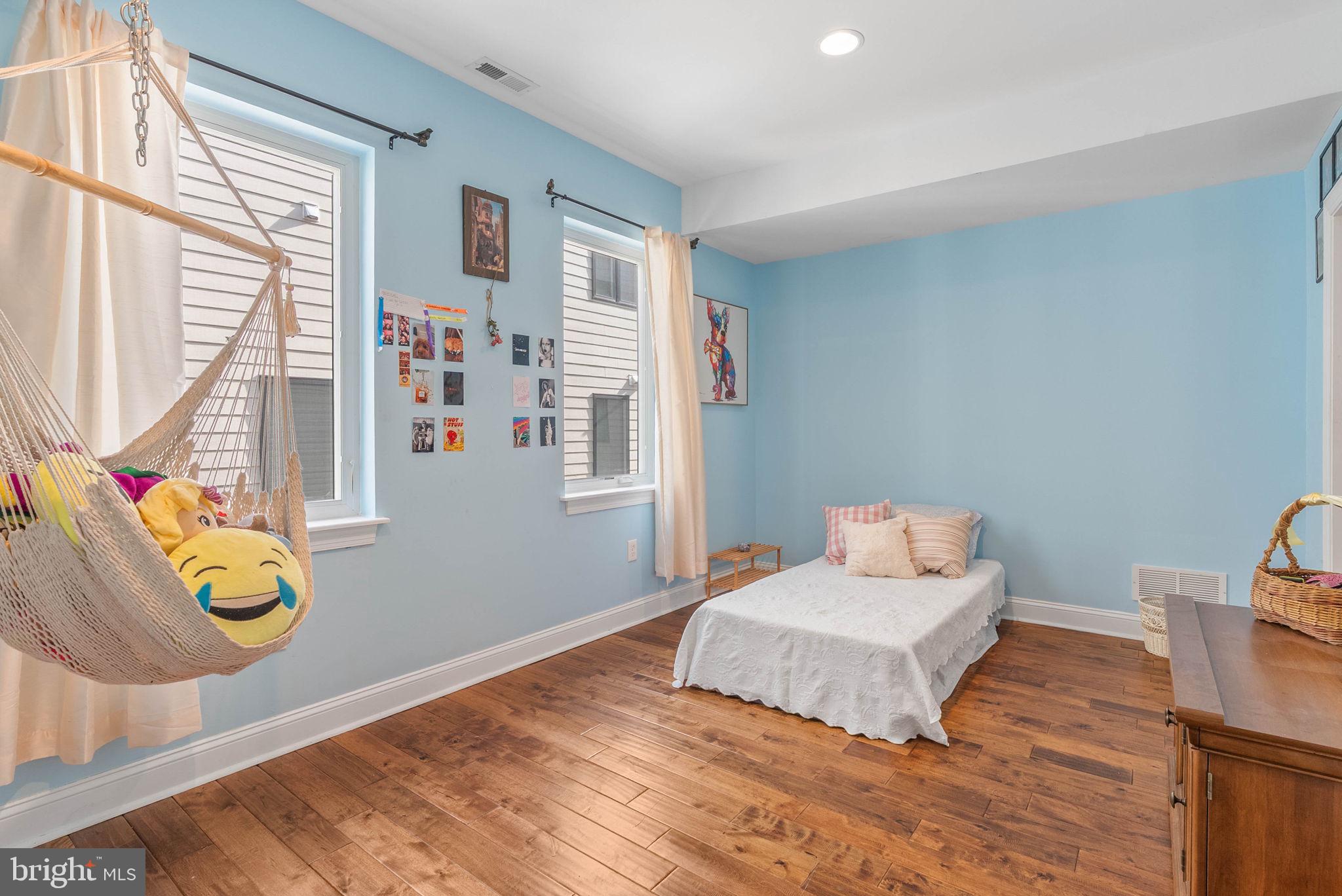 1423 S HOWARD STREET