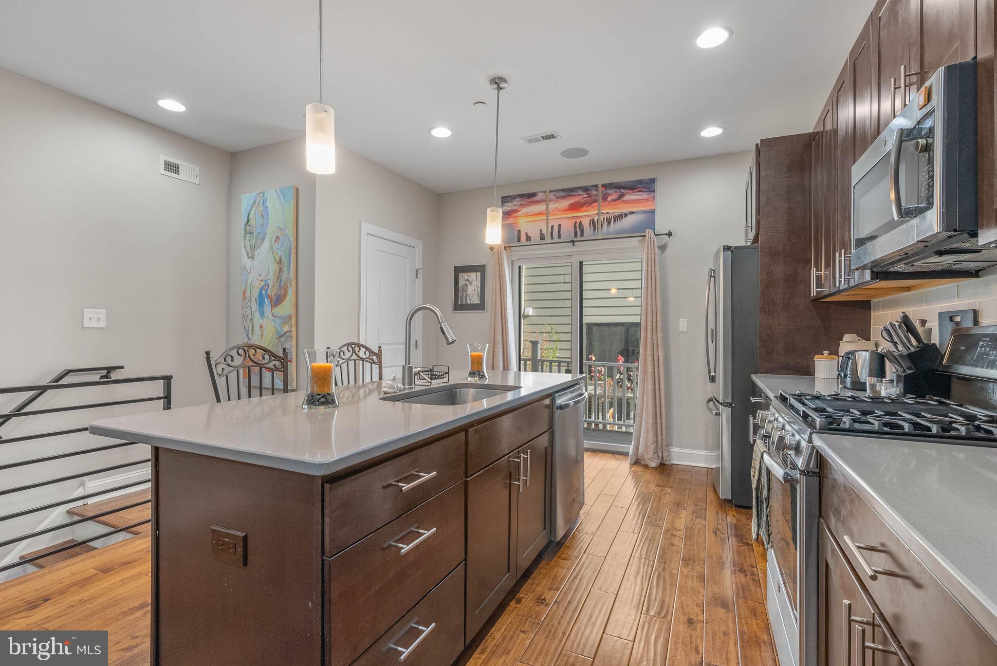 1423 S HOWARD STREET