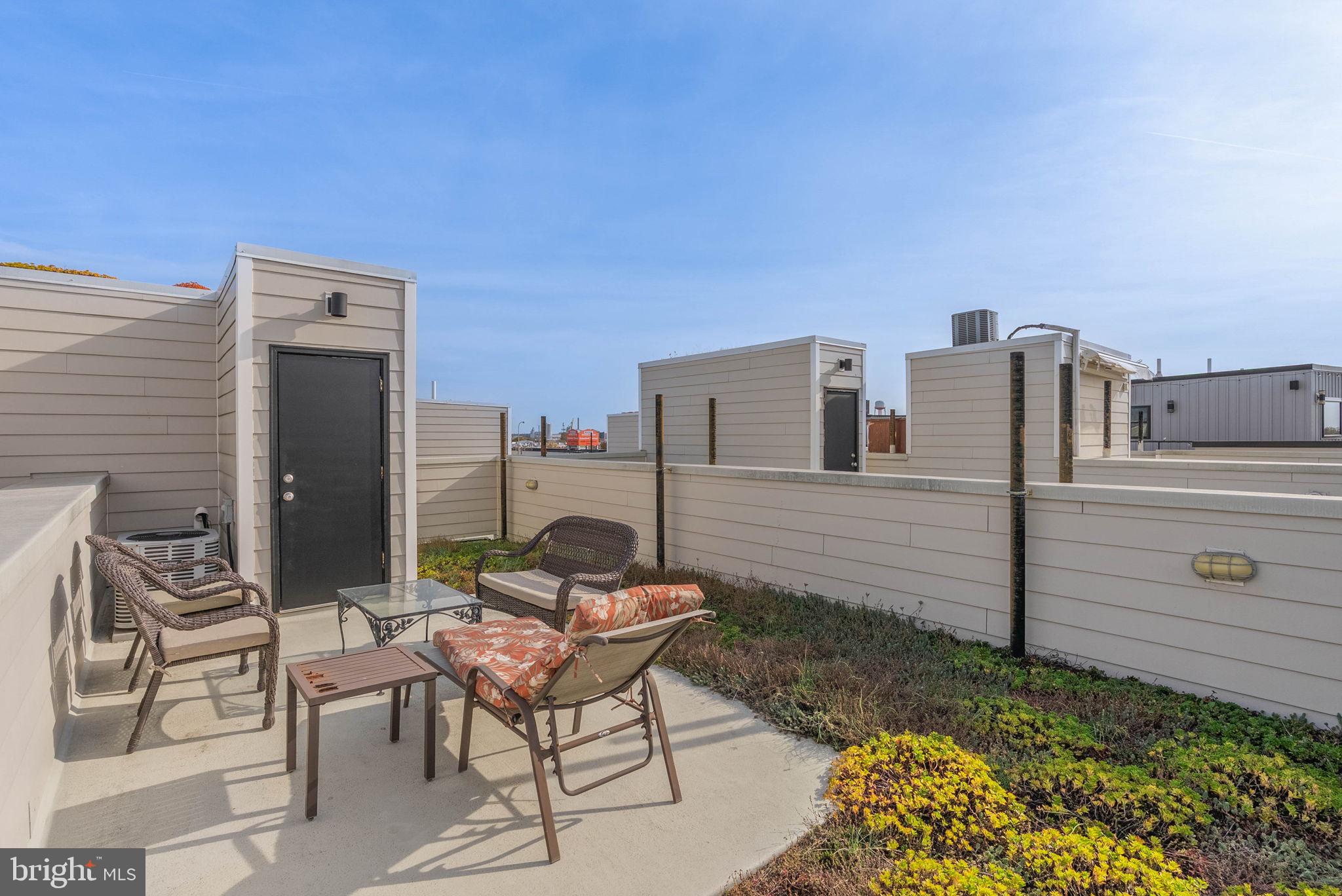 1423 S HOWARD STREET