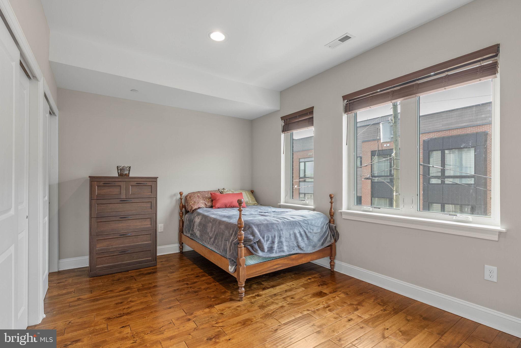 1423 S HOWARD STREET