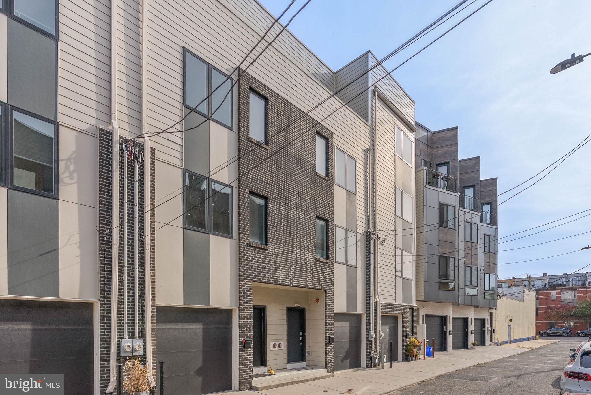 1423 S HOWARD STREET