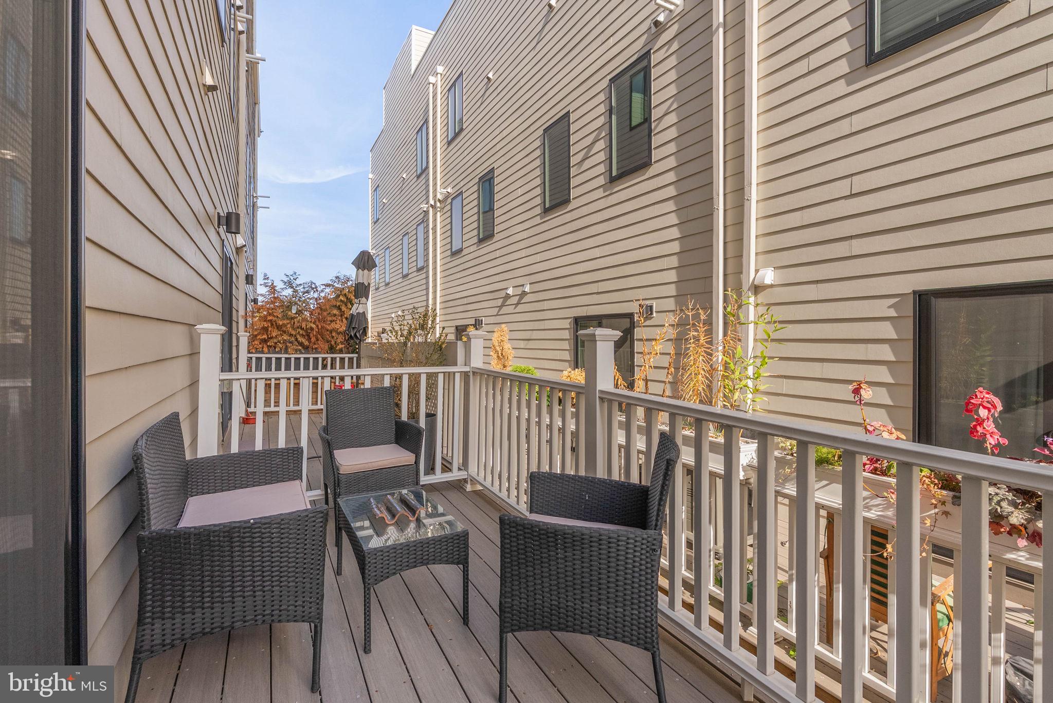 1423 S HOWARD STREET